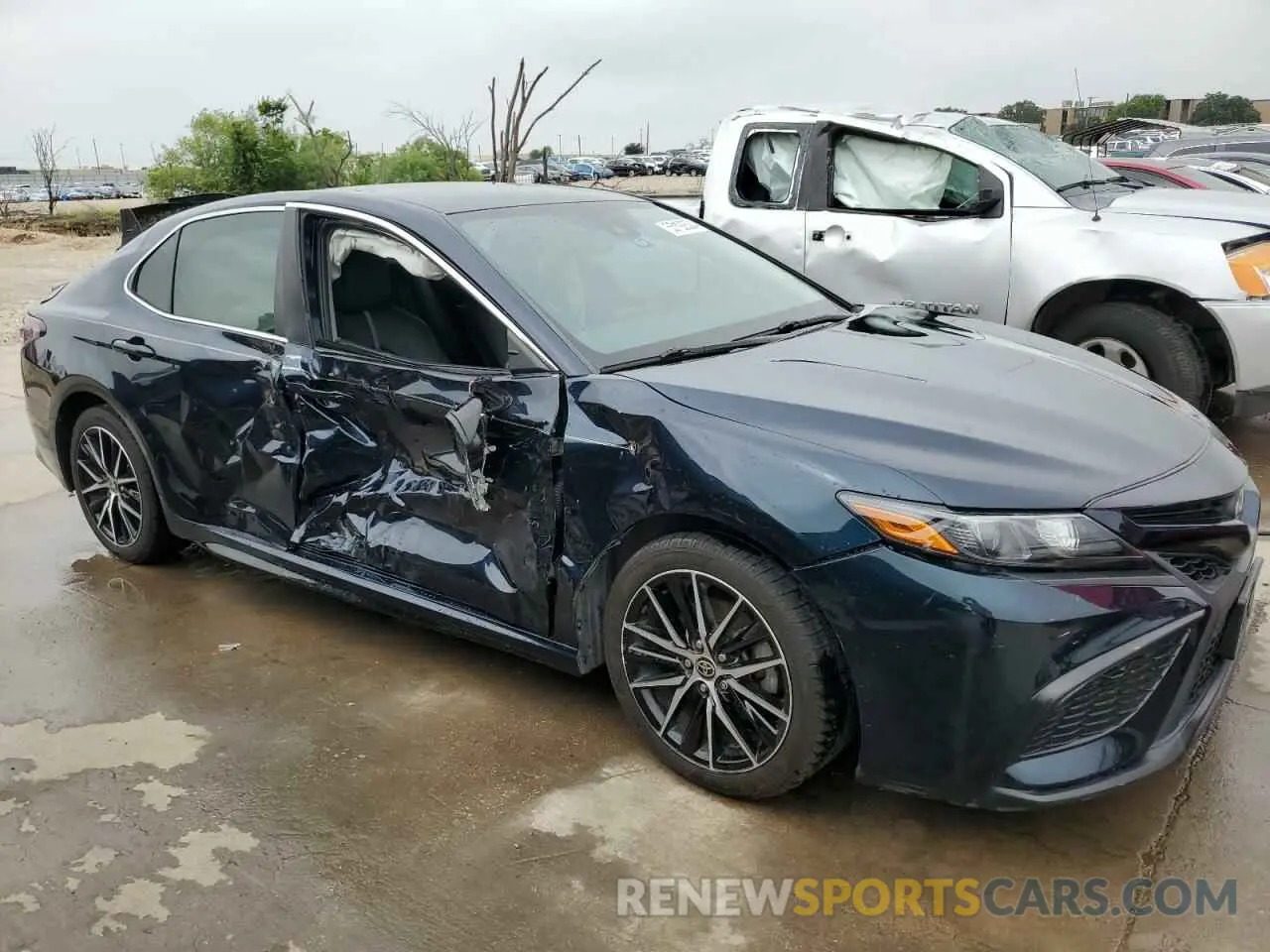 4 Photograph of a damaged car 4T1T11AK5MU527073 TOYOTA CAMRY 2021