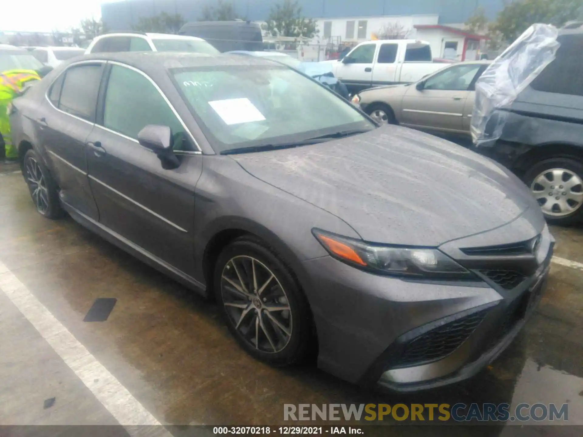 1 Photograph of a damaged car 4T1T11AK5MU529325 TOYOTA CAMRY 2021