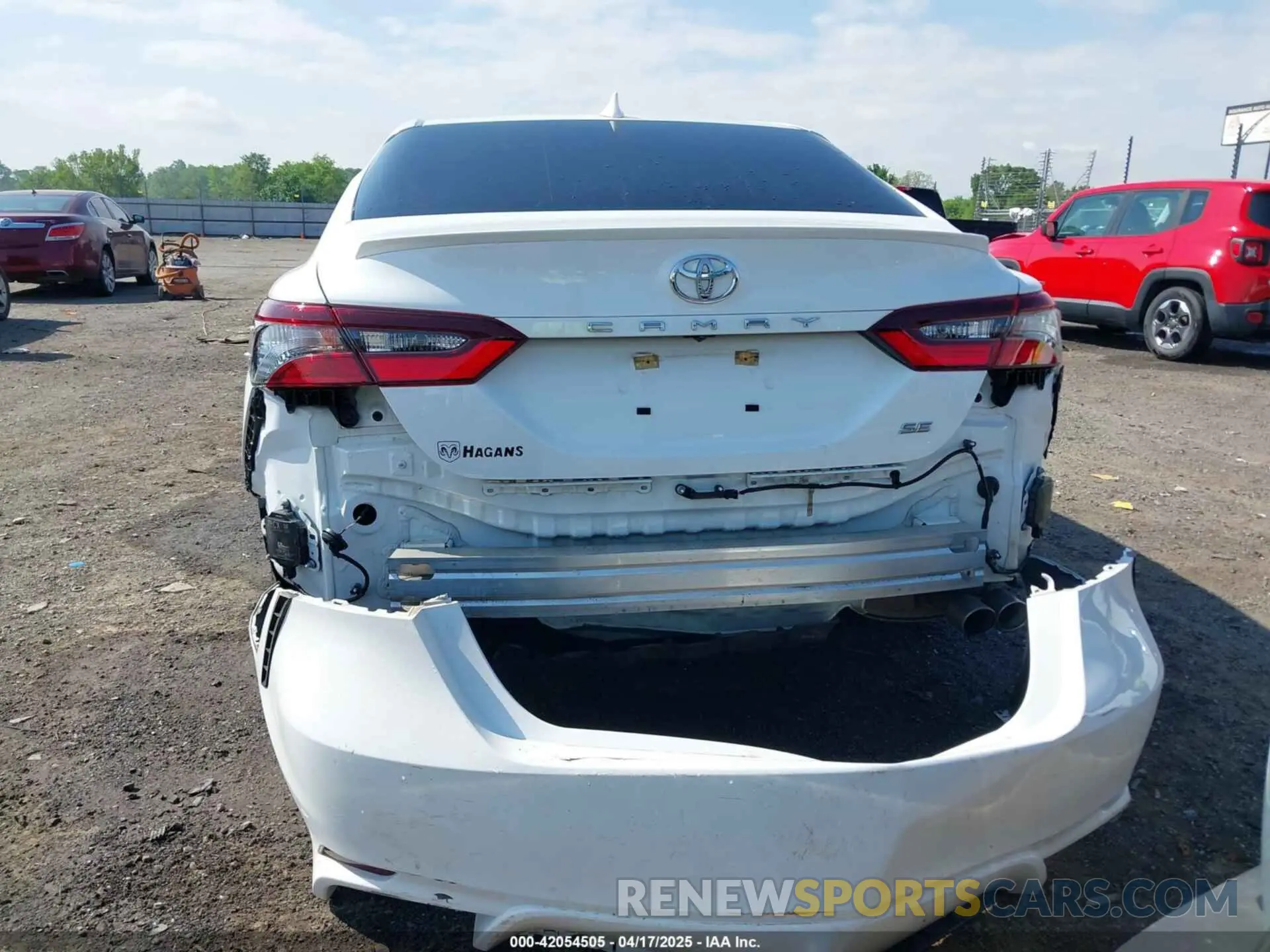 16 Photograph of a damaged car 4T1T11AK5MU549249 TOYOTA CAMRY 2021