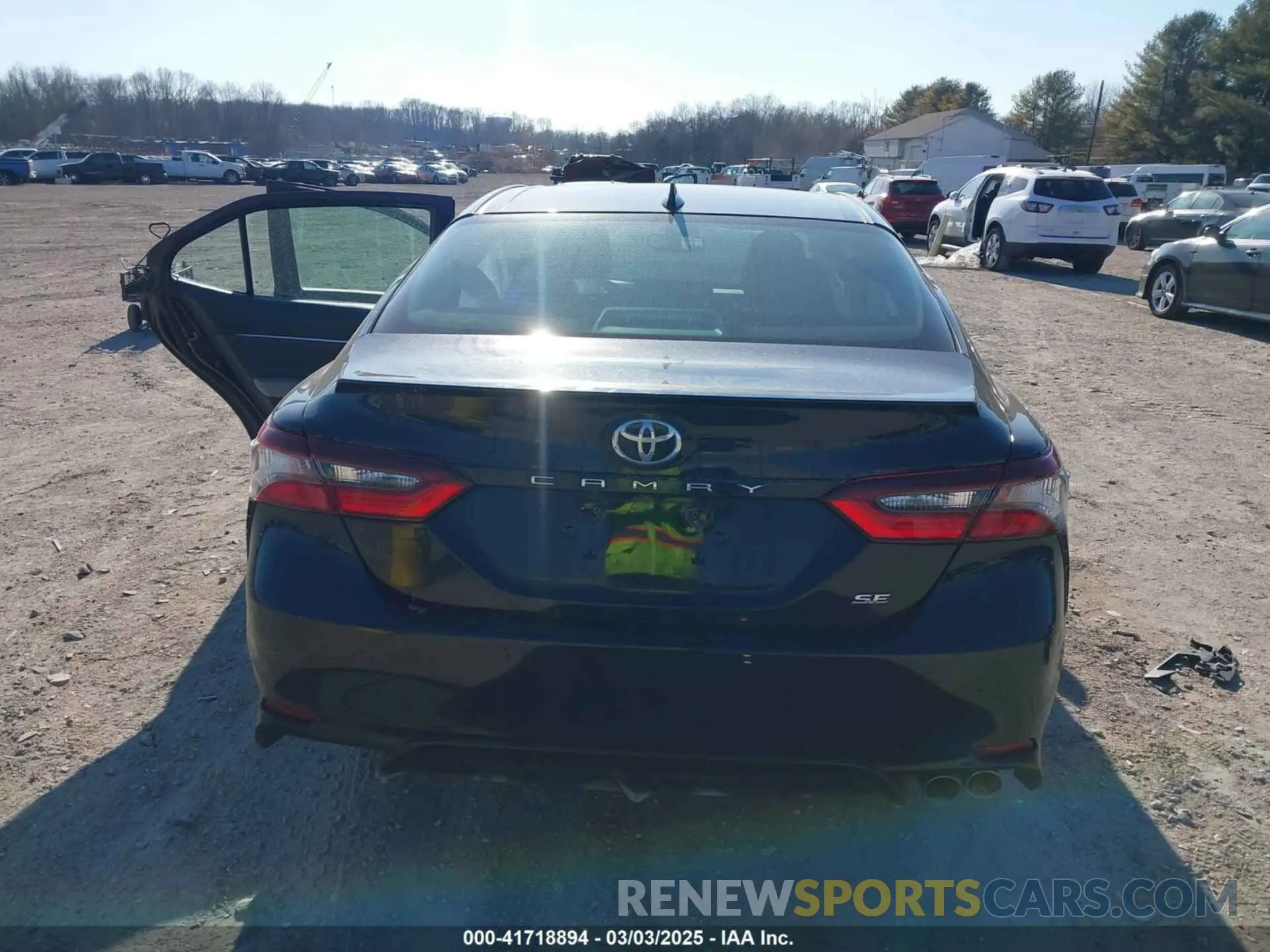 16 Photograph of a damaged car 4T1T11AK6MU402597 TOYOTA CAMRY 2021