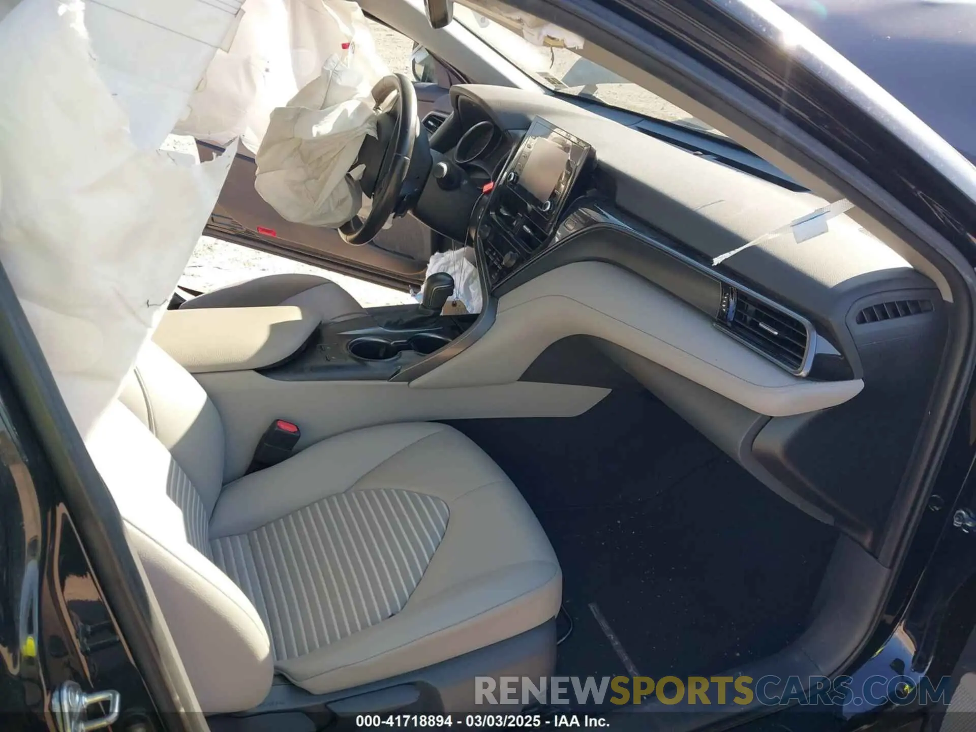 5 Photograph of a damaged car 4T1T11AK6MU402597 TOYOTA CAMRY 2021