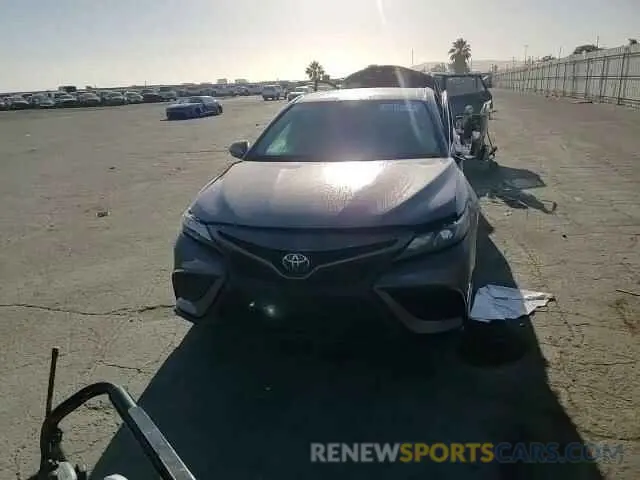 10 Photograph of a damaged car 4T1T11AK6MU495105 TOYOTA CAMRY 2021