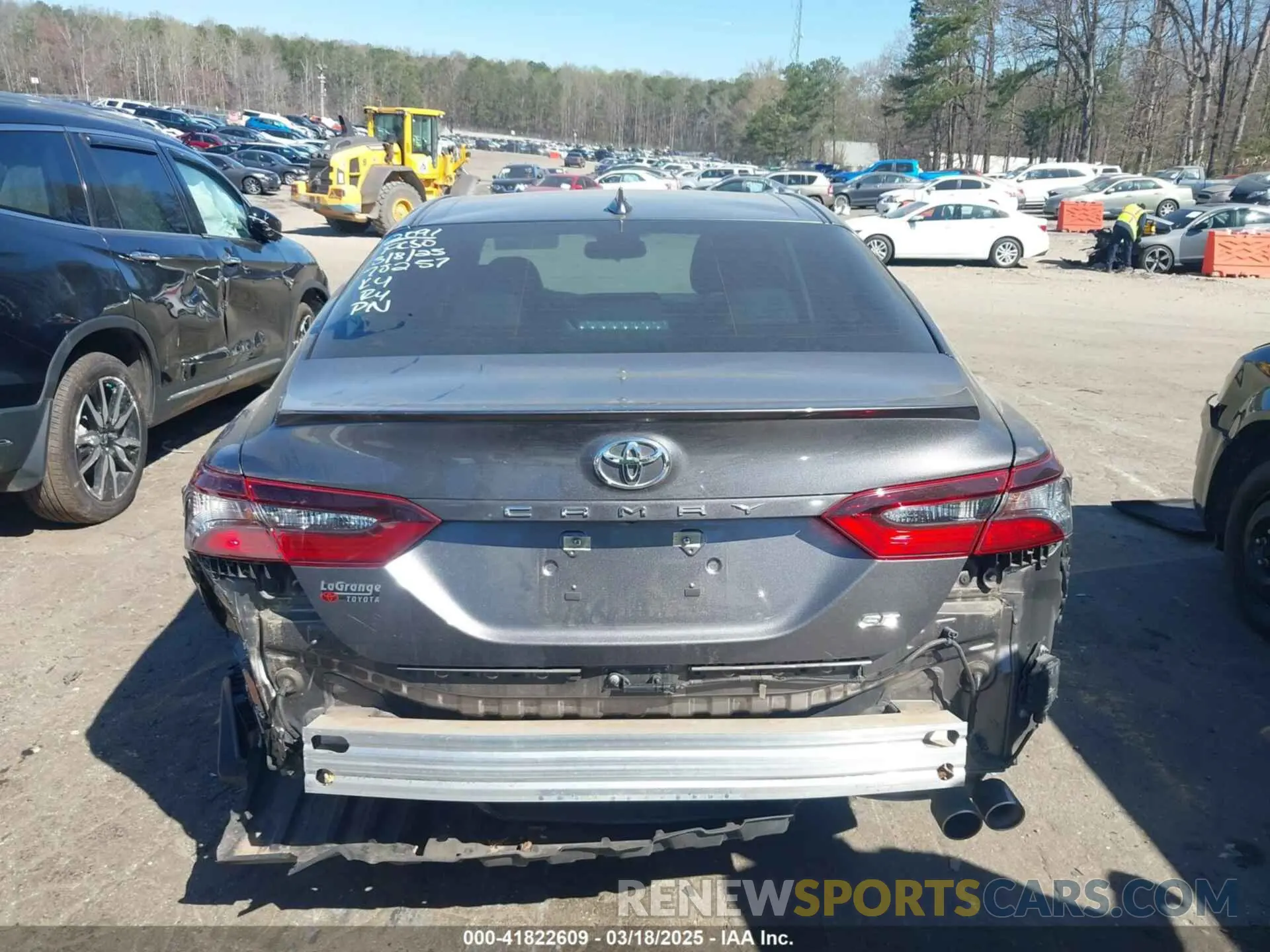 16 Photograph of a damaged car 4T1T11AK6MU562091 TOYOTA CAMRY 2021