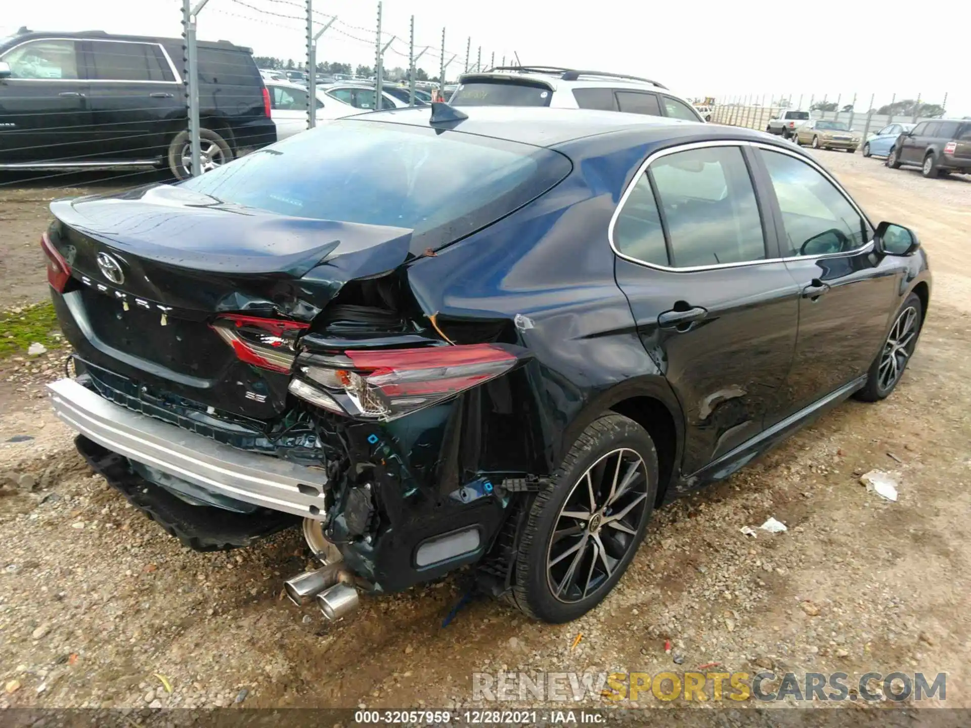 4 Photograph of a damaged car 4T1T11AK6MU594670 TOYOTA CAMRY 2021