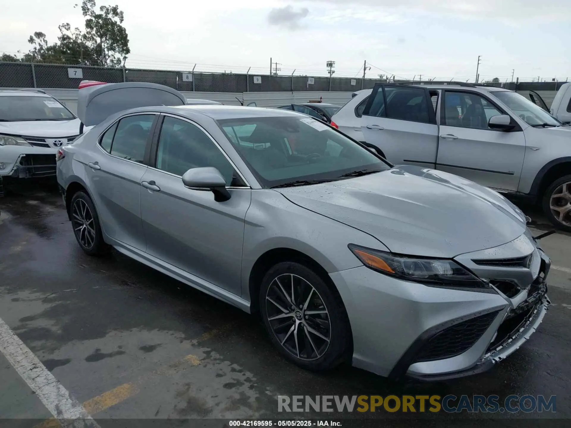 1 Photograph of a damaged car 4T1T11AK7MU563461 TOYOTA CAMRY 2021