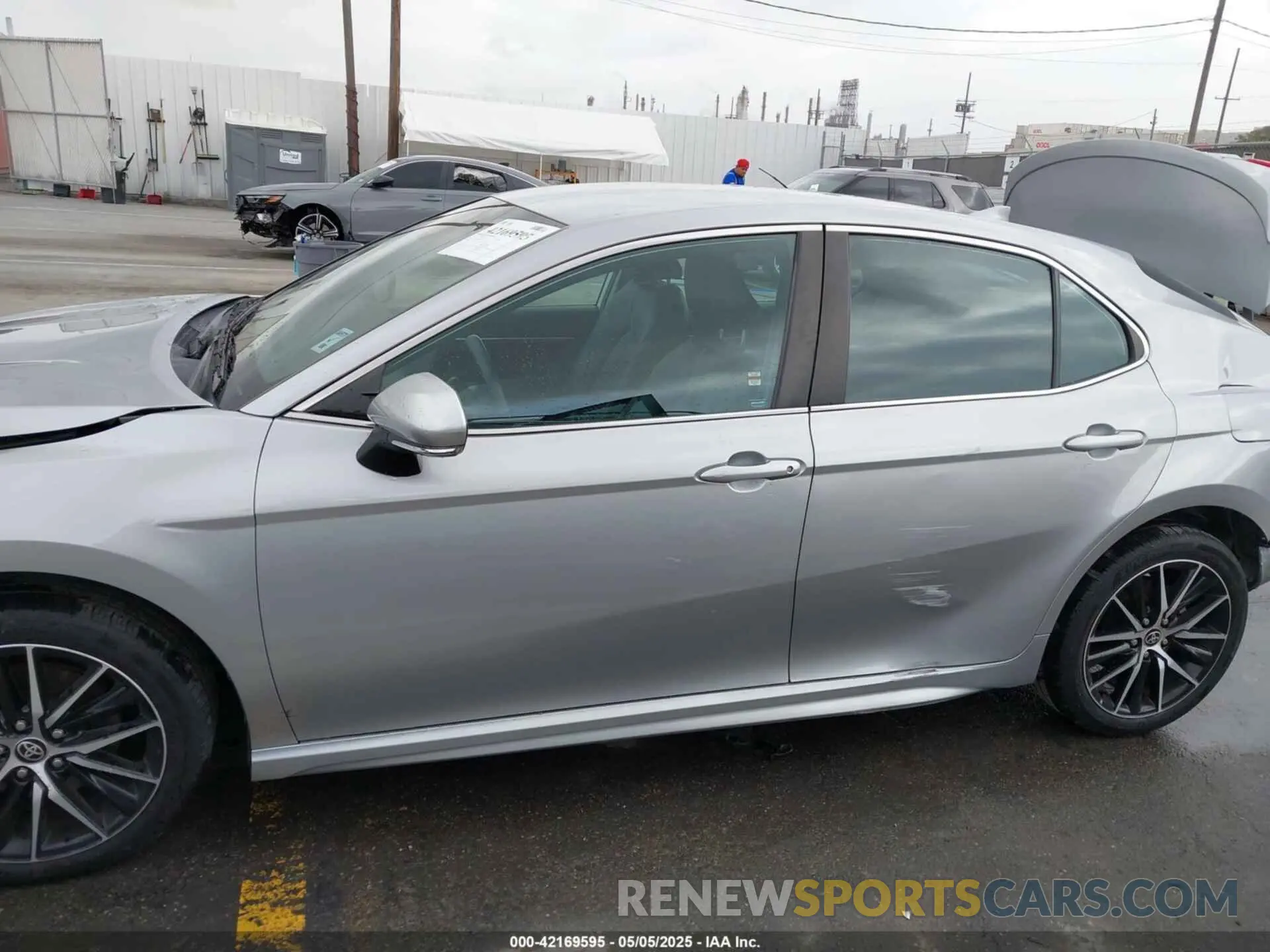 15 Photograph of a damaged car 4T1T11AK7MU563461 TOYOTA CAMRY 2021