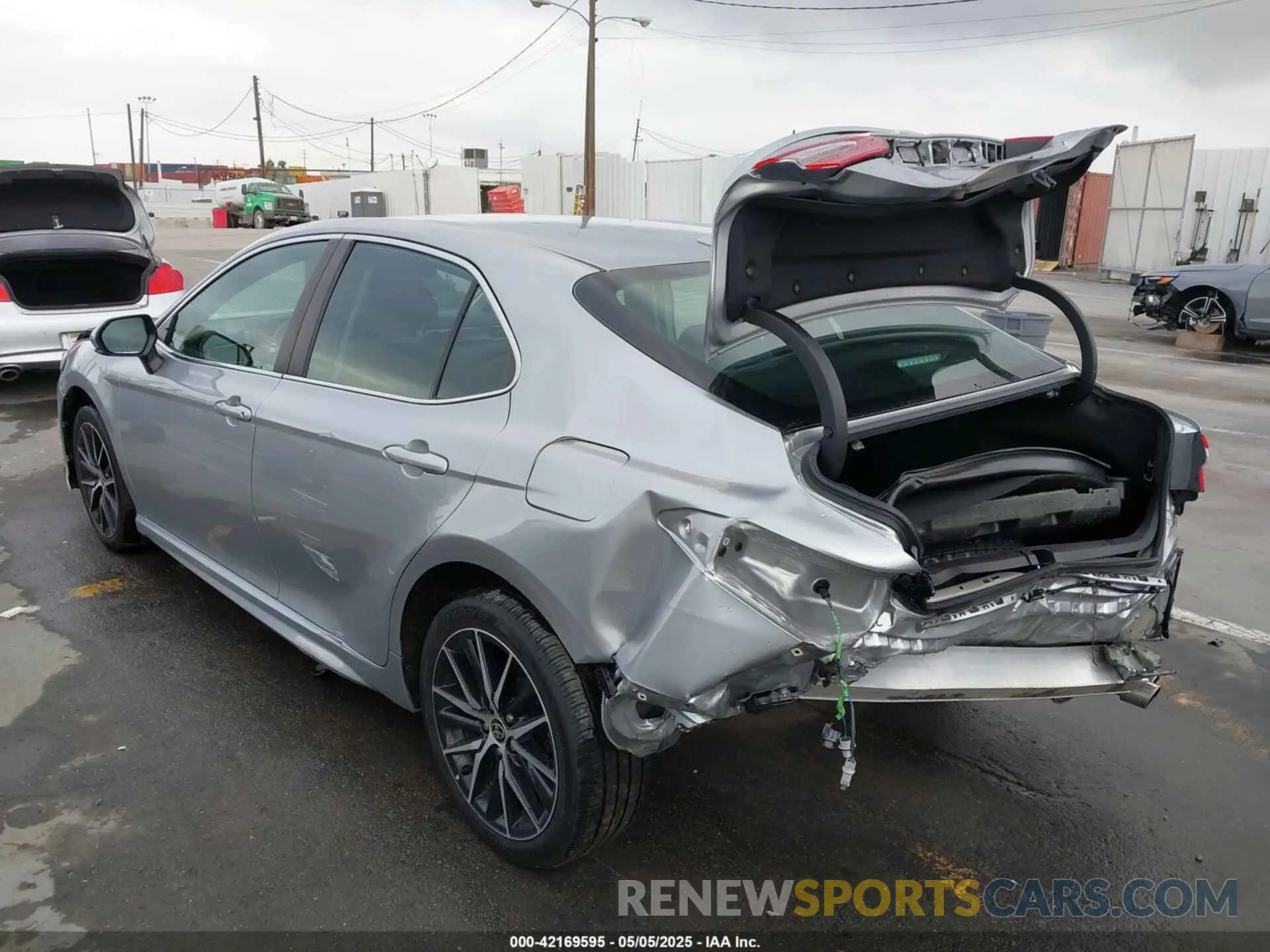 6 Photograph of a damaged car 4T1T11AK7MU563461 TOYOTA CAMRY 2021