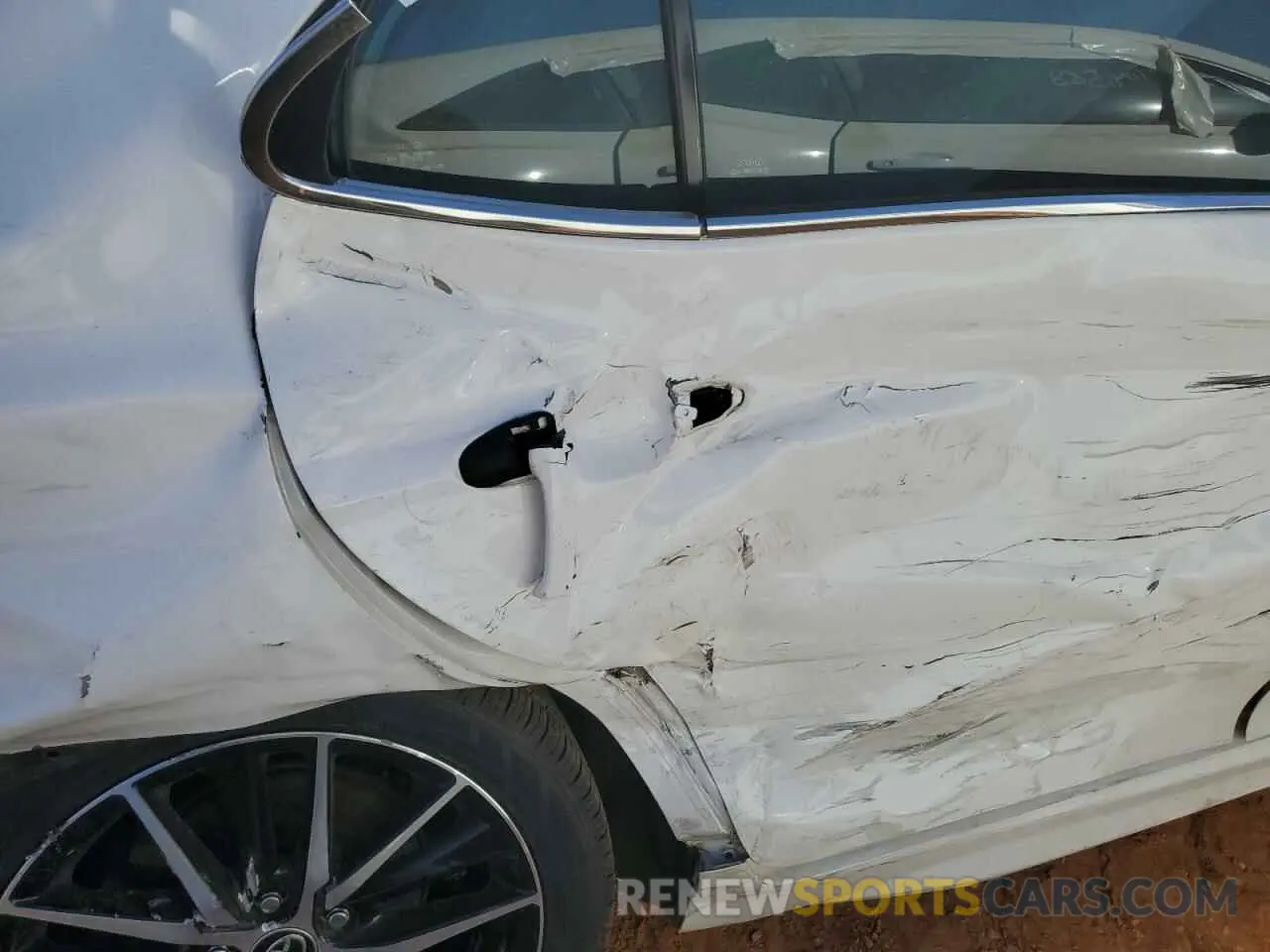 10 Photograph of a damaged car 4T1T11AK7MU576498 TOYOTA CAMRY 2021