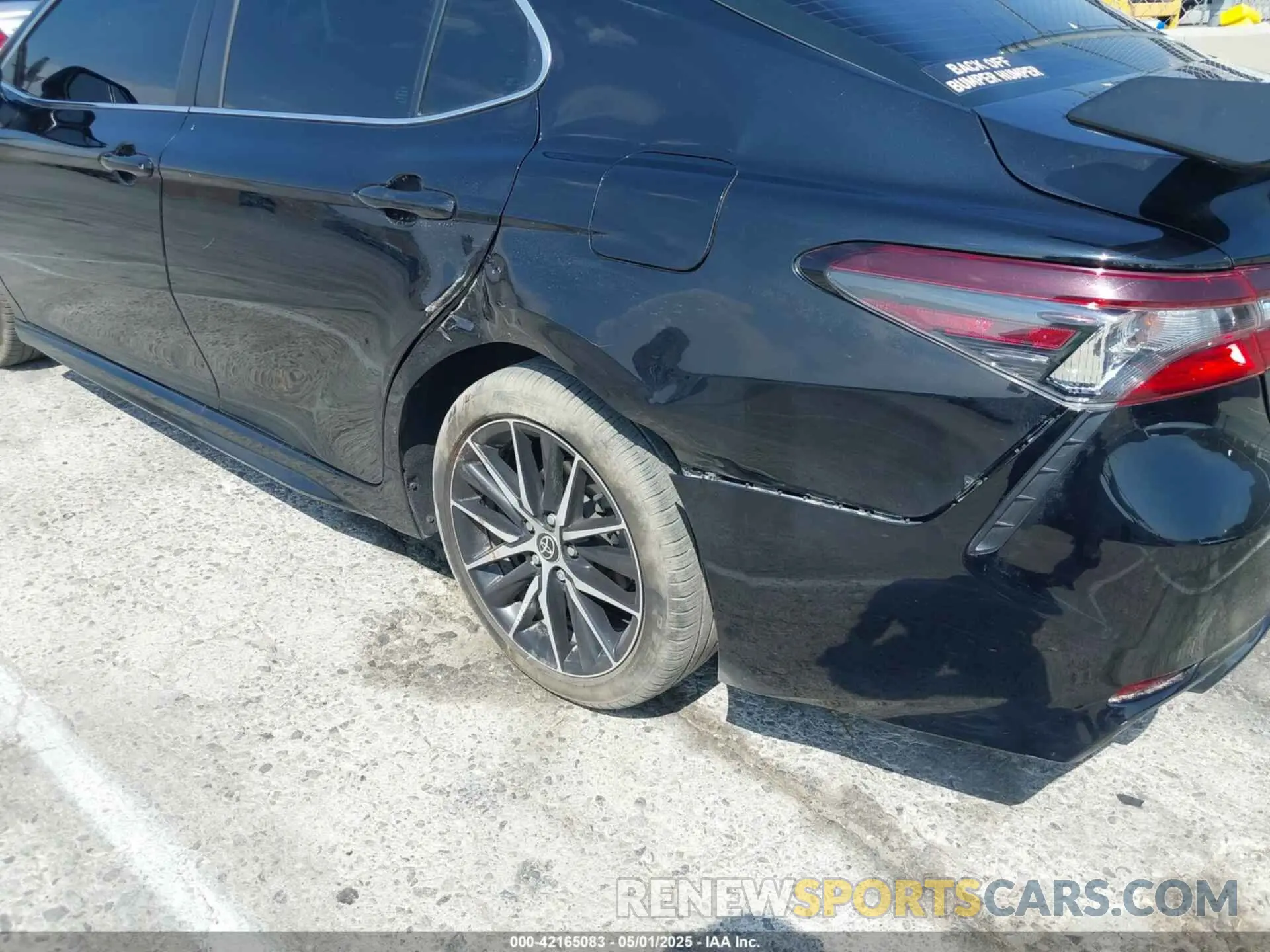 17 Photograph of a damaged car 4T1T11AK7MU615798 TOYOTA CAMRY 2021