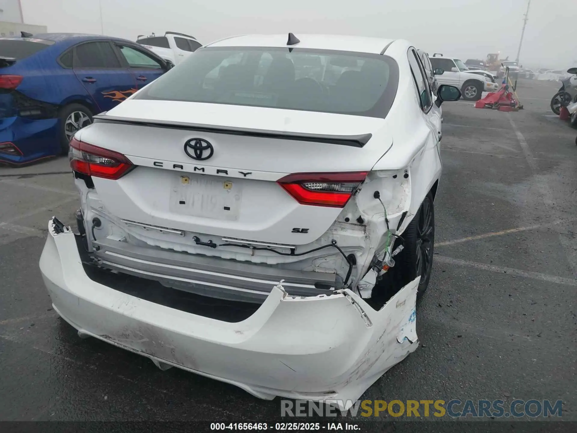 17 Photograph of a damaged car 4T1T11AK8MU443281 TOYOTA CAMRY 2021