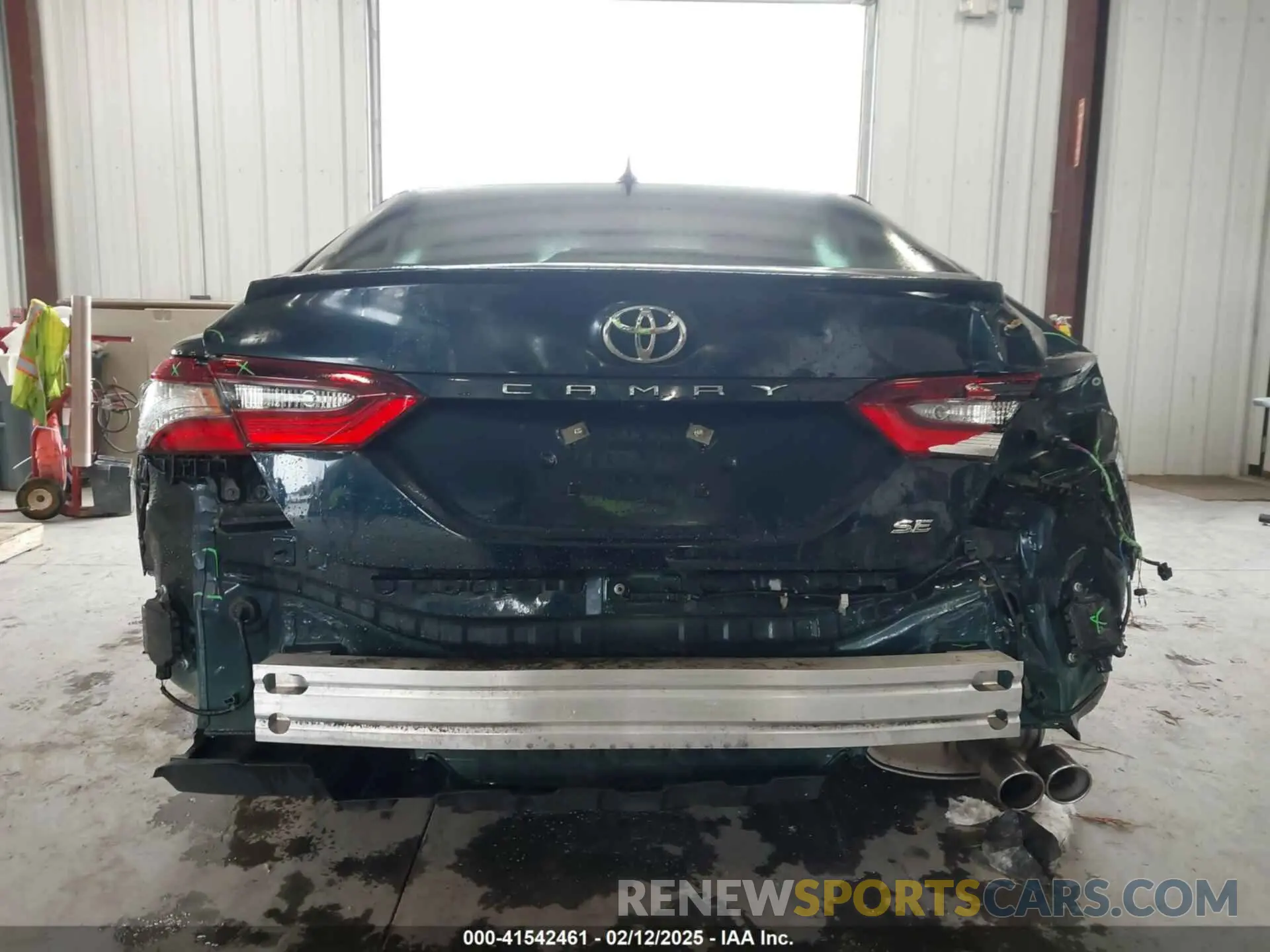 16 Photograph of a damaged car 4T1T11AK8MU480461 TOYOTA CAMRY 2021