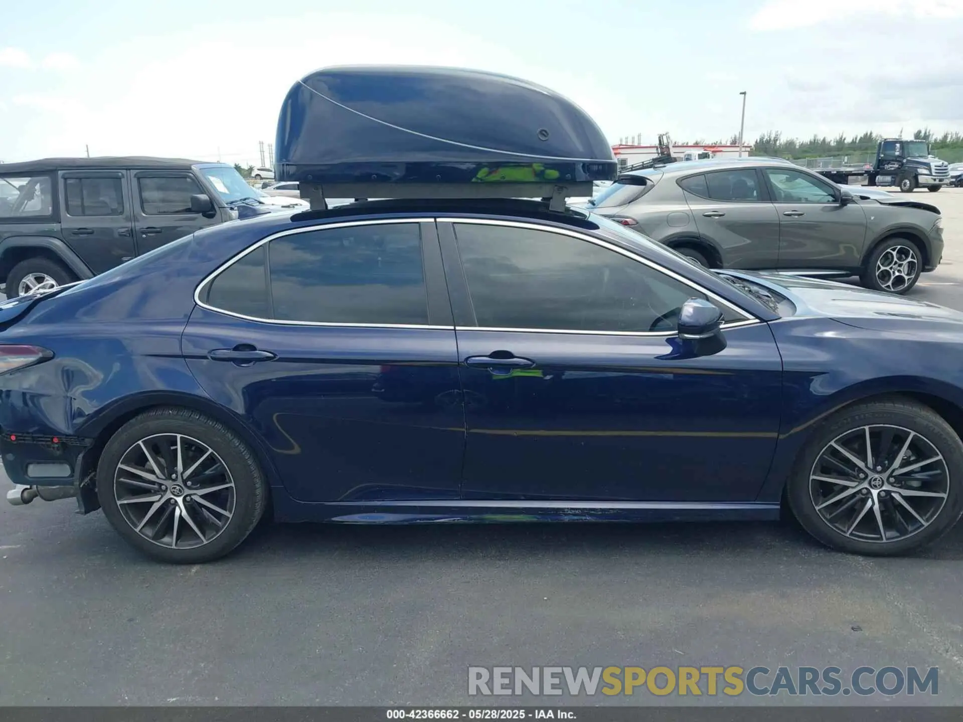 14 Photograph of a damaged car 4T1T11AK8MU493095 TOYOTA CAMRY 2021