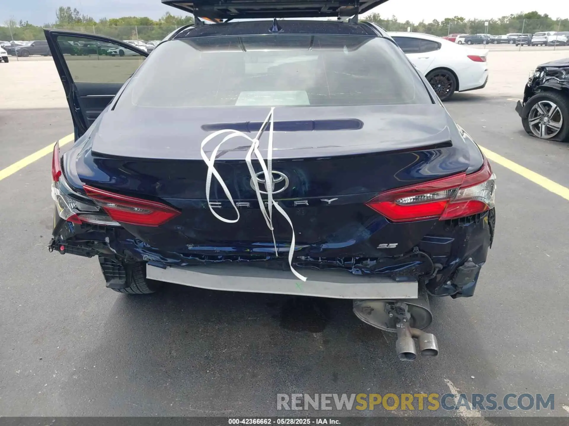 6 Photograph of a damaged car 4T1T11AK8MU493095 TOYOTA CAMRY 2021