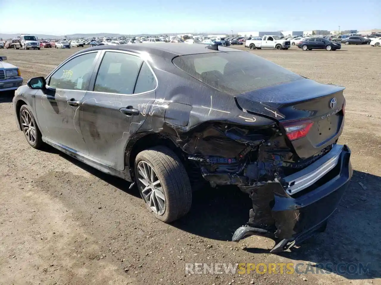 3 Photograph of a damaged car 4T1T11AK8MU613574 TOYOTA CAMRY 2021