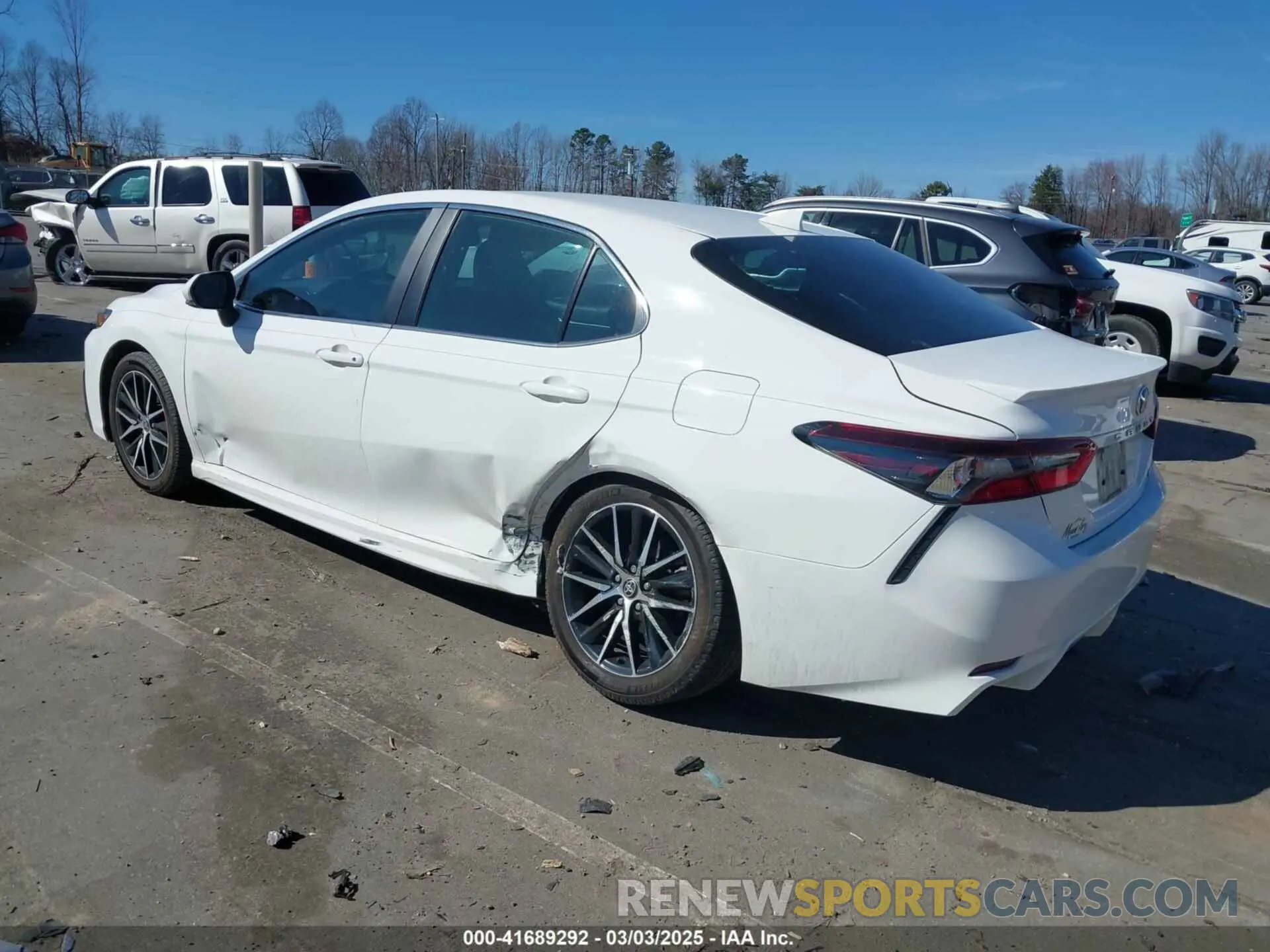 3 Photograph of a damaged car 4T1T11AK9MU482543 TOYOTA CAMRY 2021