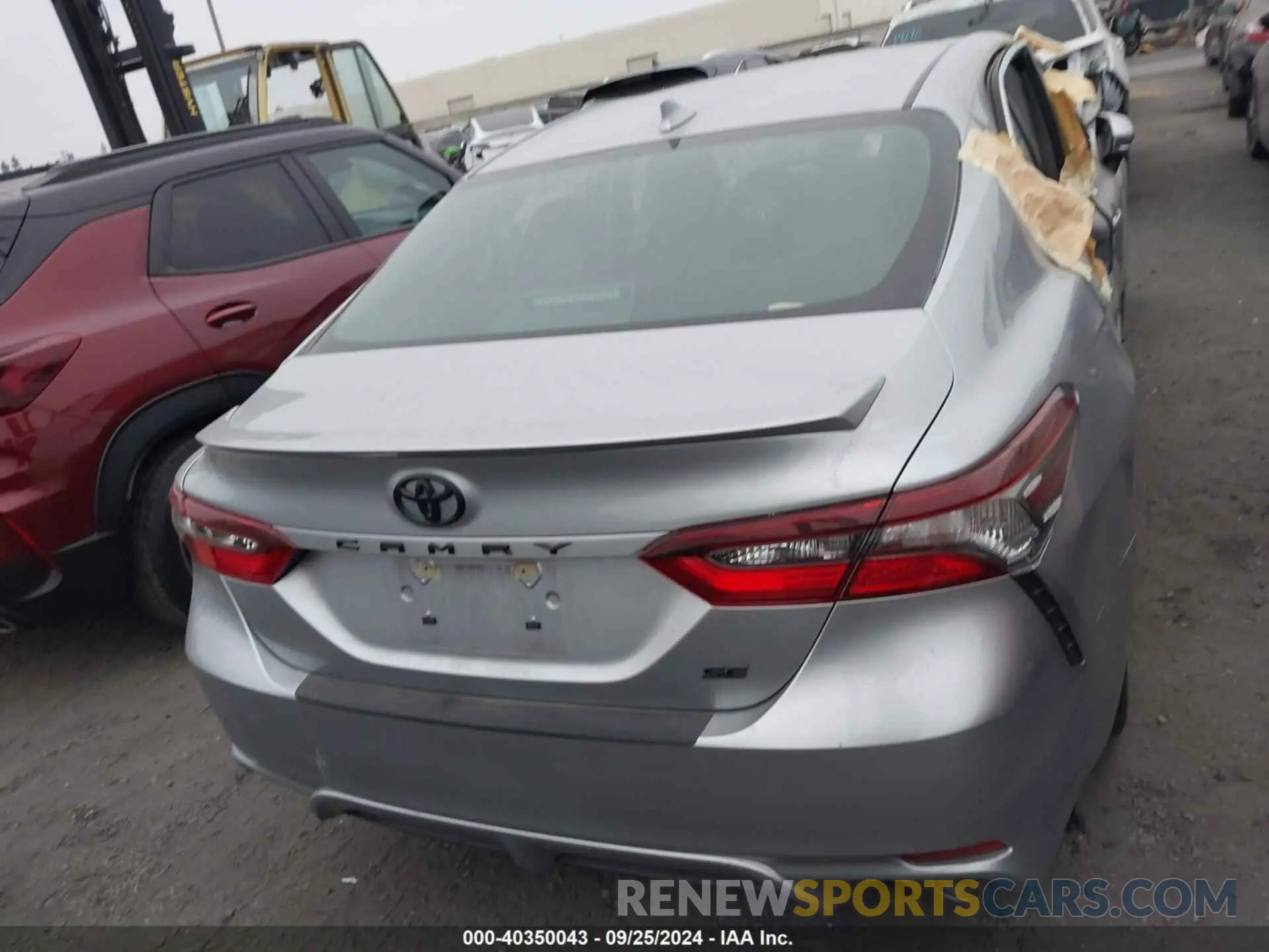 17 Photograph of a damaged car 4T1T11AKXMU539297 TOYOTA CAMRY 2021