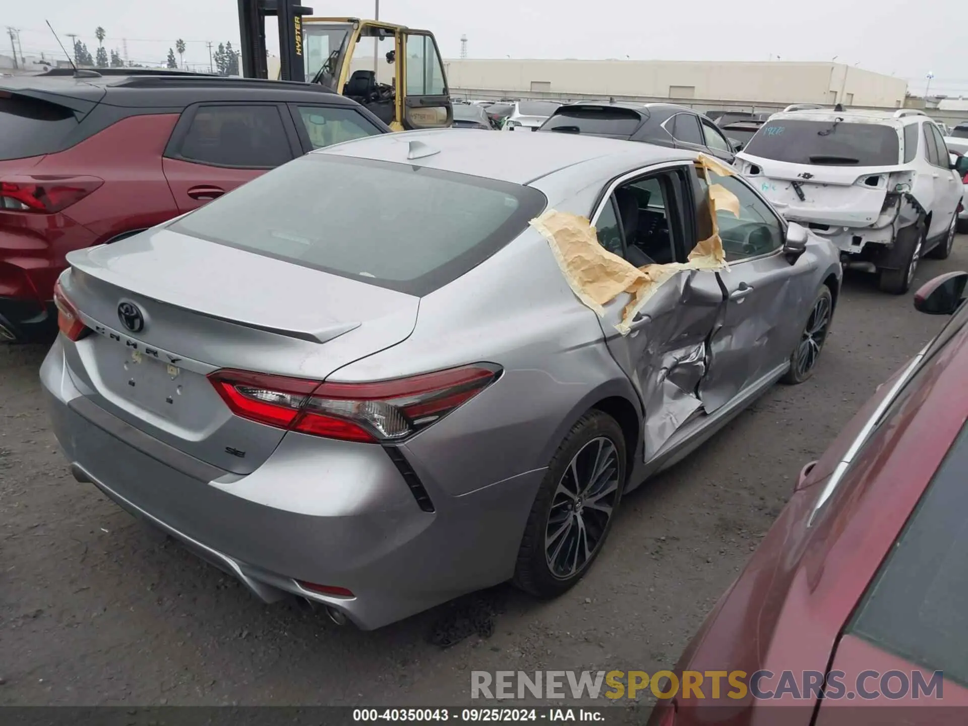 4 Photograph of a damaged car 4T1T11AKXMU539297 TOYOTA CAMRY 2021