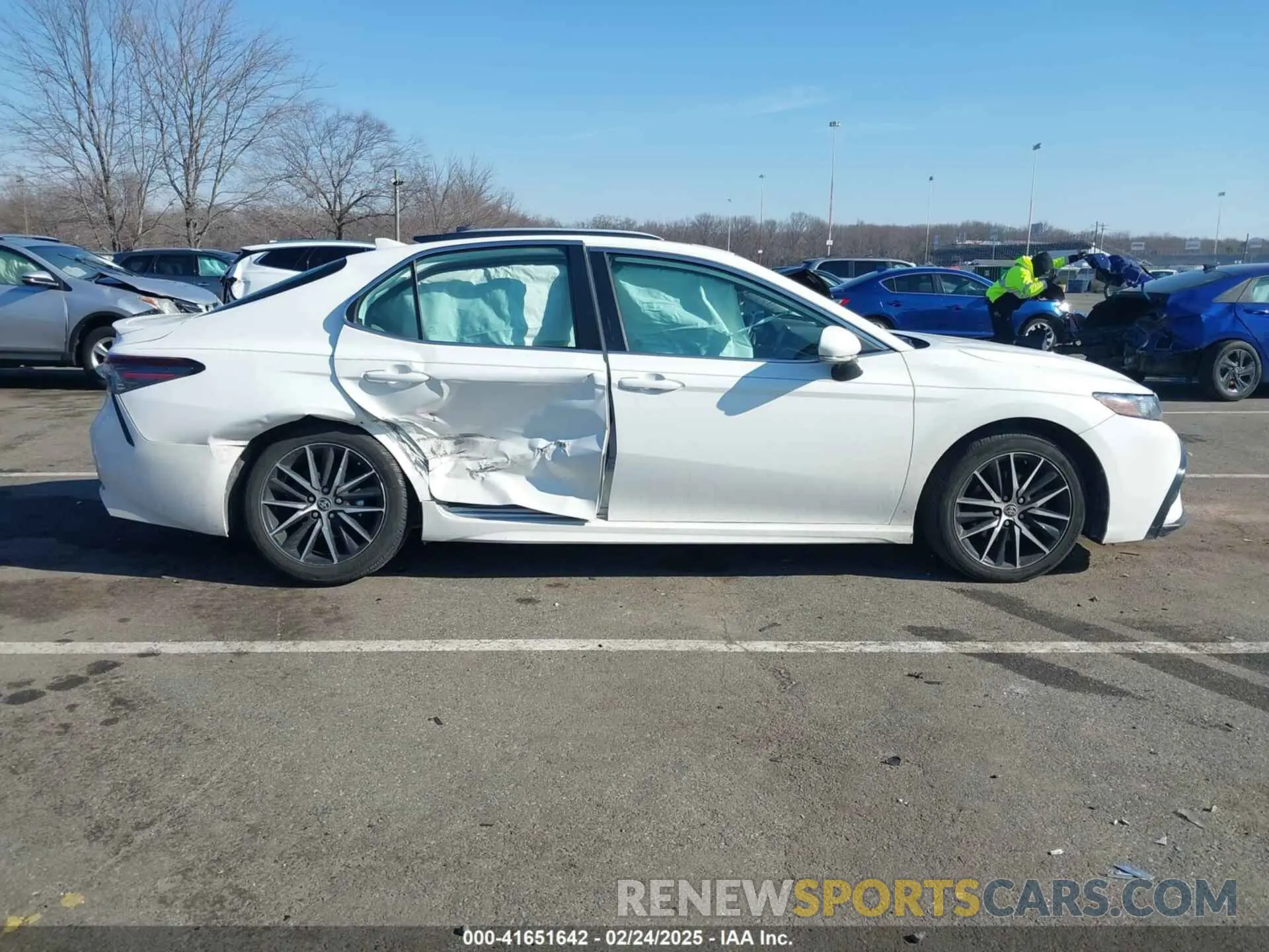 13 Photograph of a damaged car 4T1T11BK0MU043939 TOYOTA CAMRY 2021