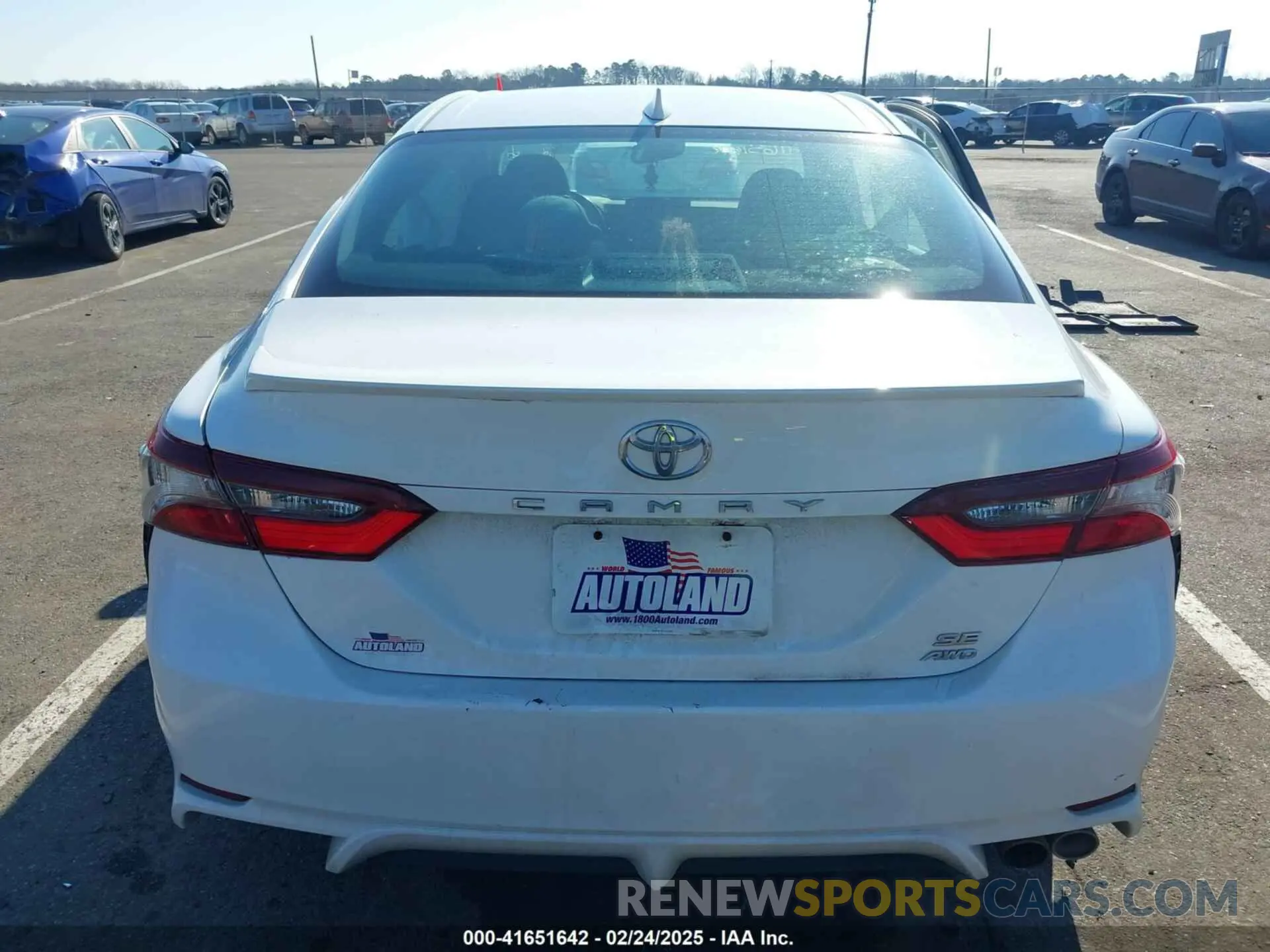 16 Photograph of a damaged car 4T1T11BK0MU043939 TOYOTA CAMRY 2021