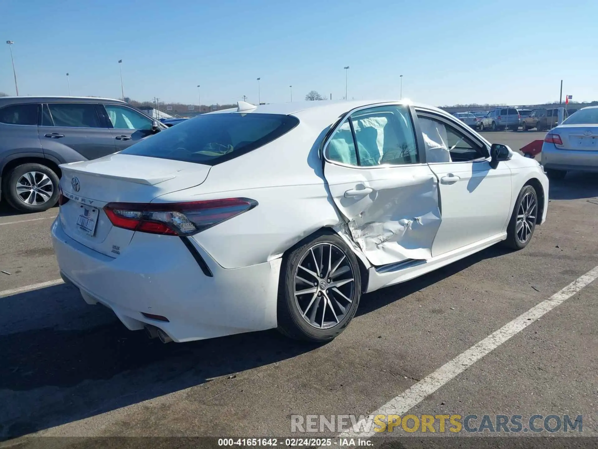 6 Photograph of a damaged car 4T1T11BK0MU043939 TOYOTA CAMRY 2021