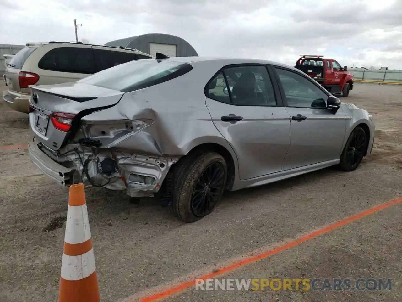 4 Photograph of a damaged car 4T1T11BK2MU036488 TOYOTA CAMRY 2021