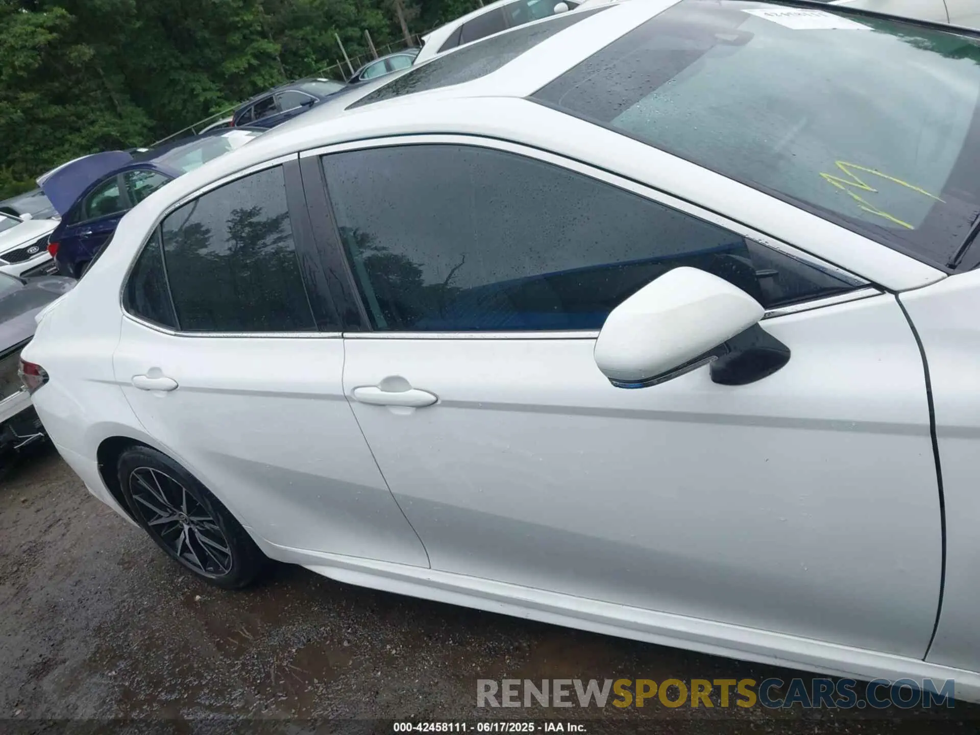 13 Photograph of a damaged car 4T1T11BK6MU031374 TOYOTA CAMRY 2021