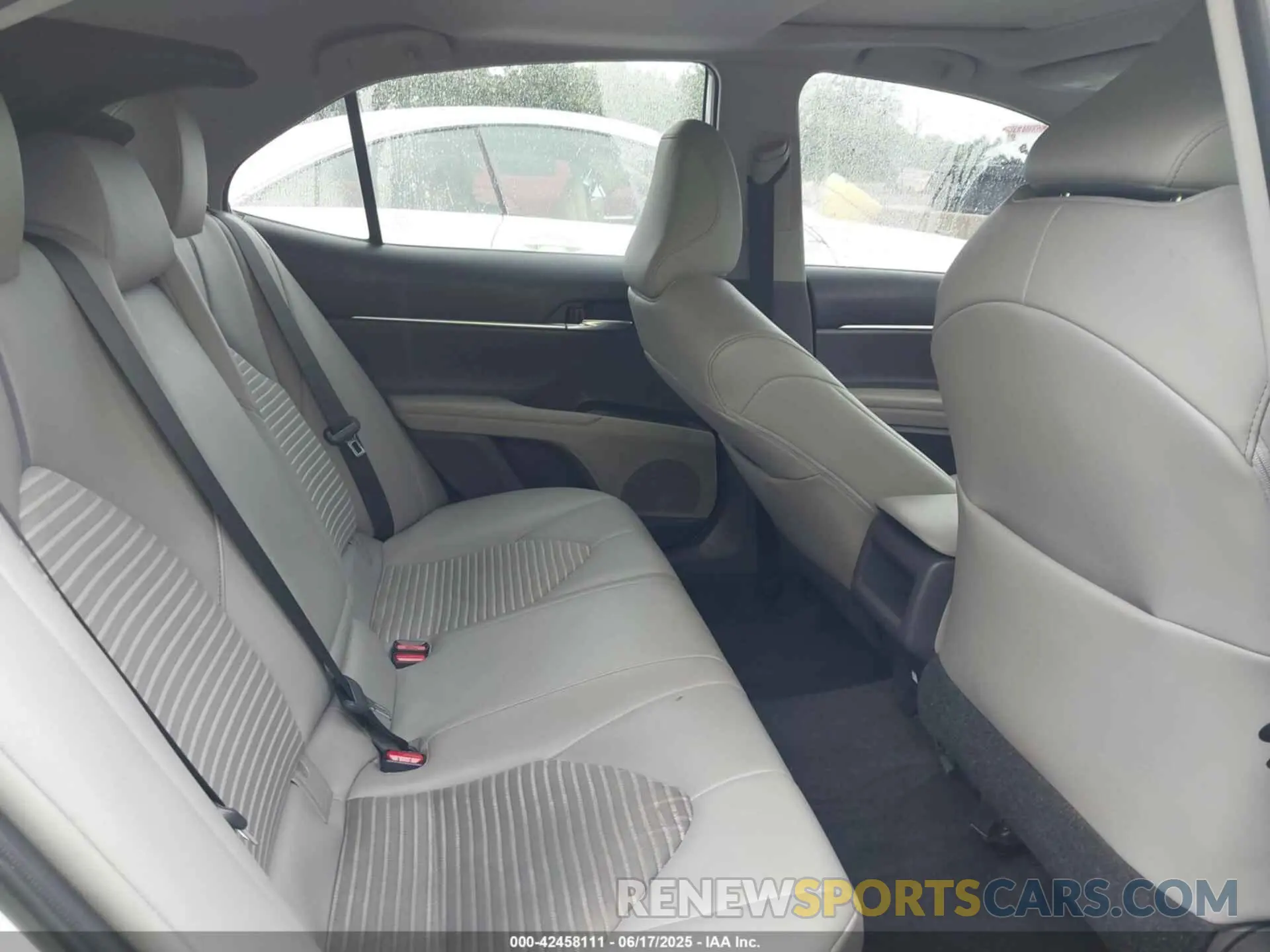 8 Photograph of a damaged car 4T1T11BK6MU031374 TOYOTA CAMRY 2021