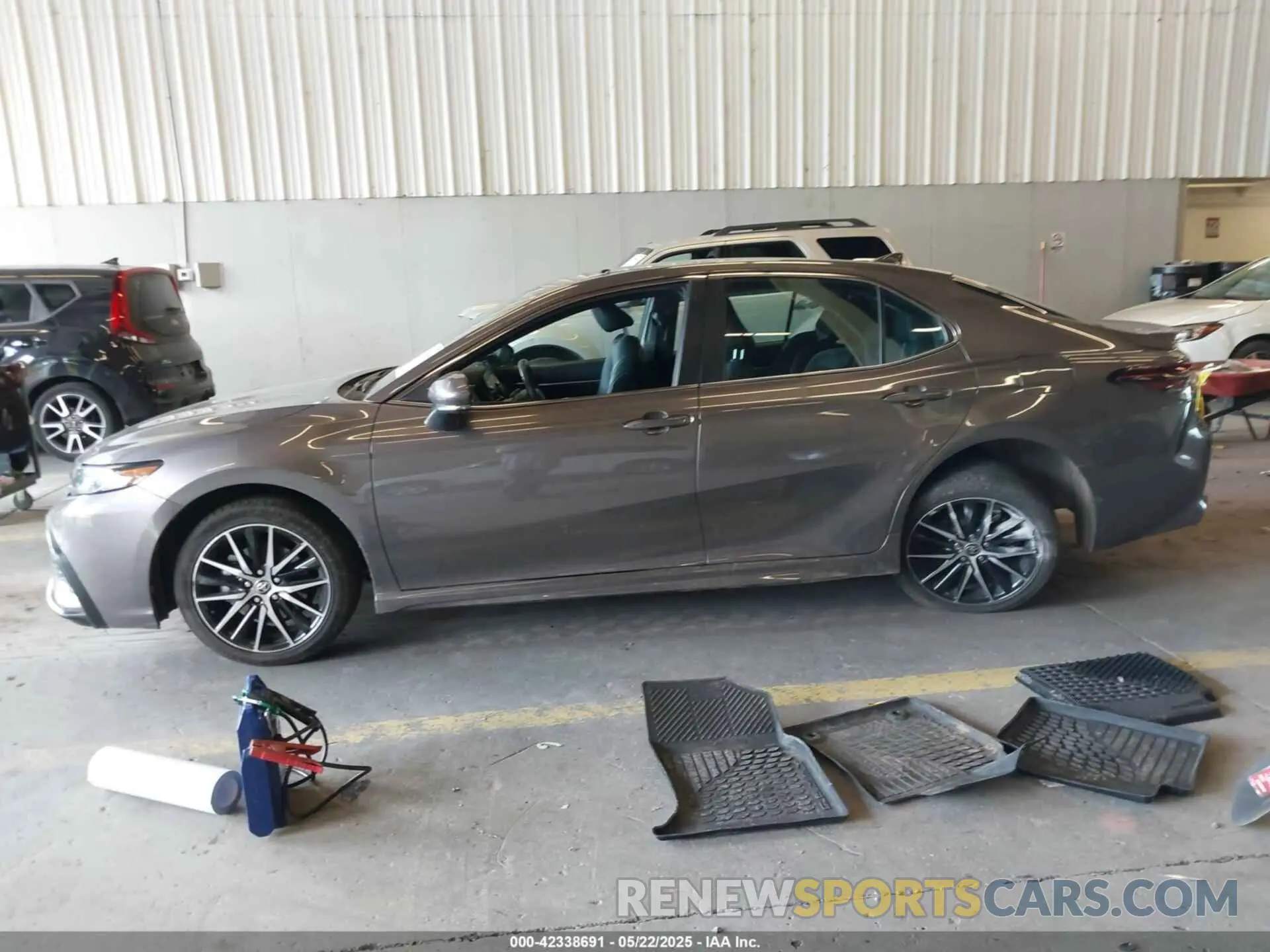 14 Photograph of a damaged car 4T1T11BK7MU044439 TOYOTA CAMRY 2021