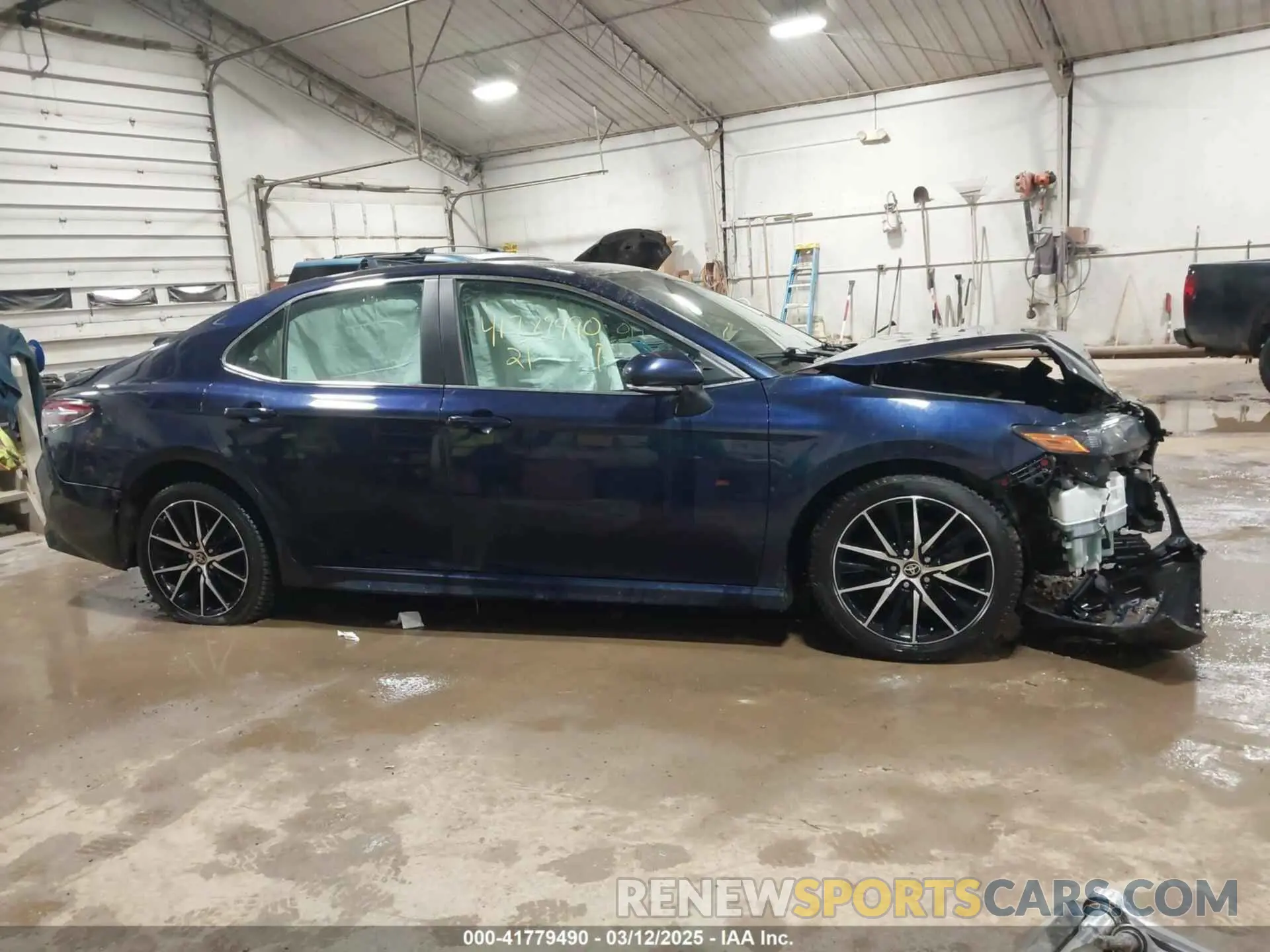 13 Photograph of a damaged car 4T1T11BK8MU041159 TOYOTA CAMRY 2021