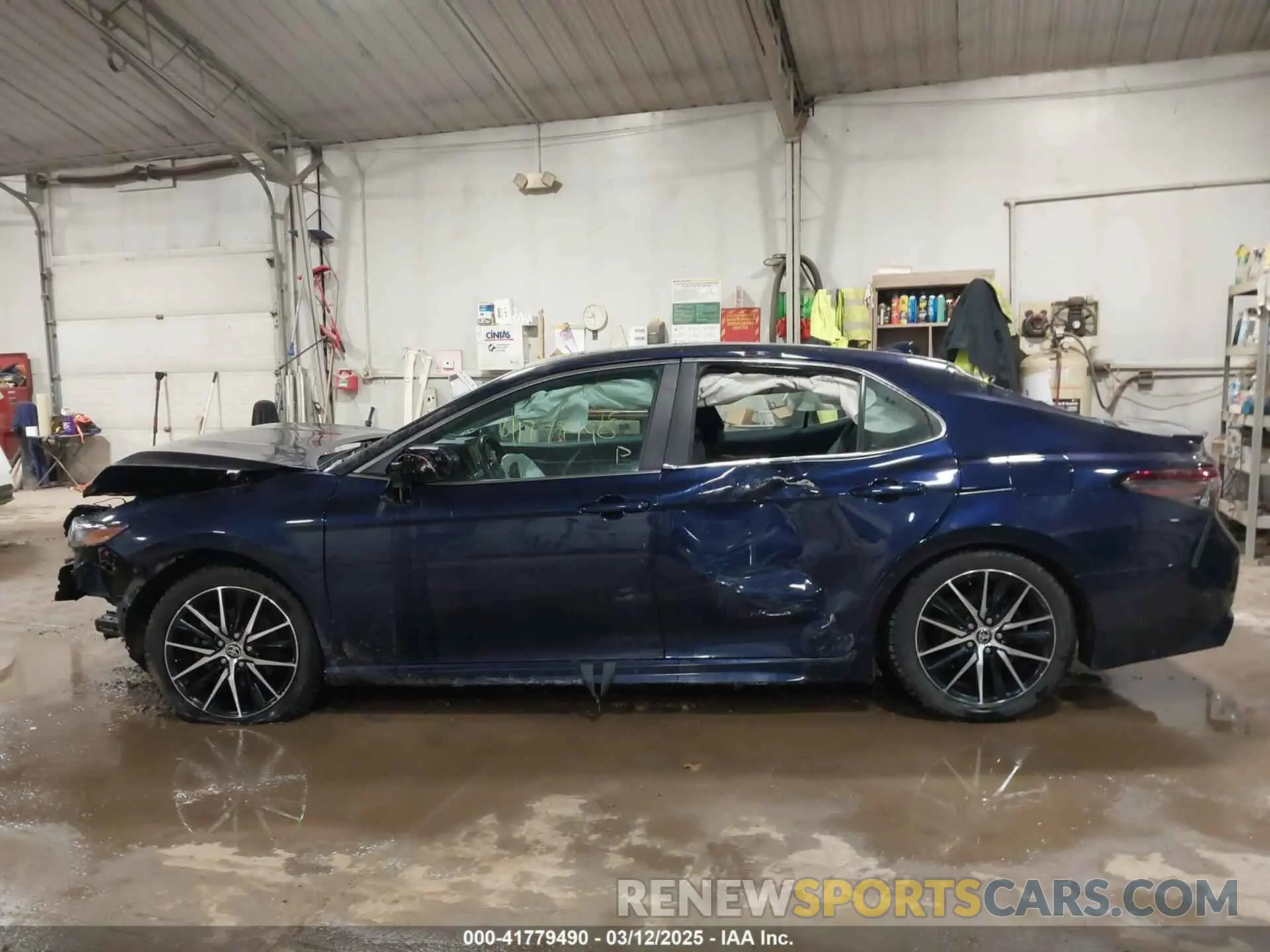 14 Photograph of a damaged car 4T1T11BK8MU041159 TOYOTA CAMRY 2021