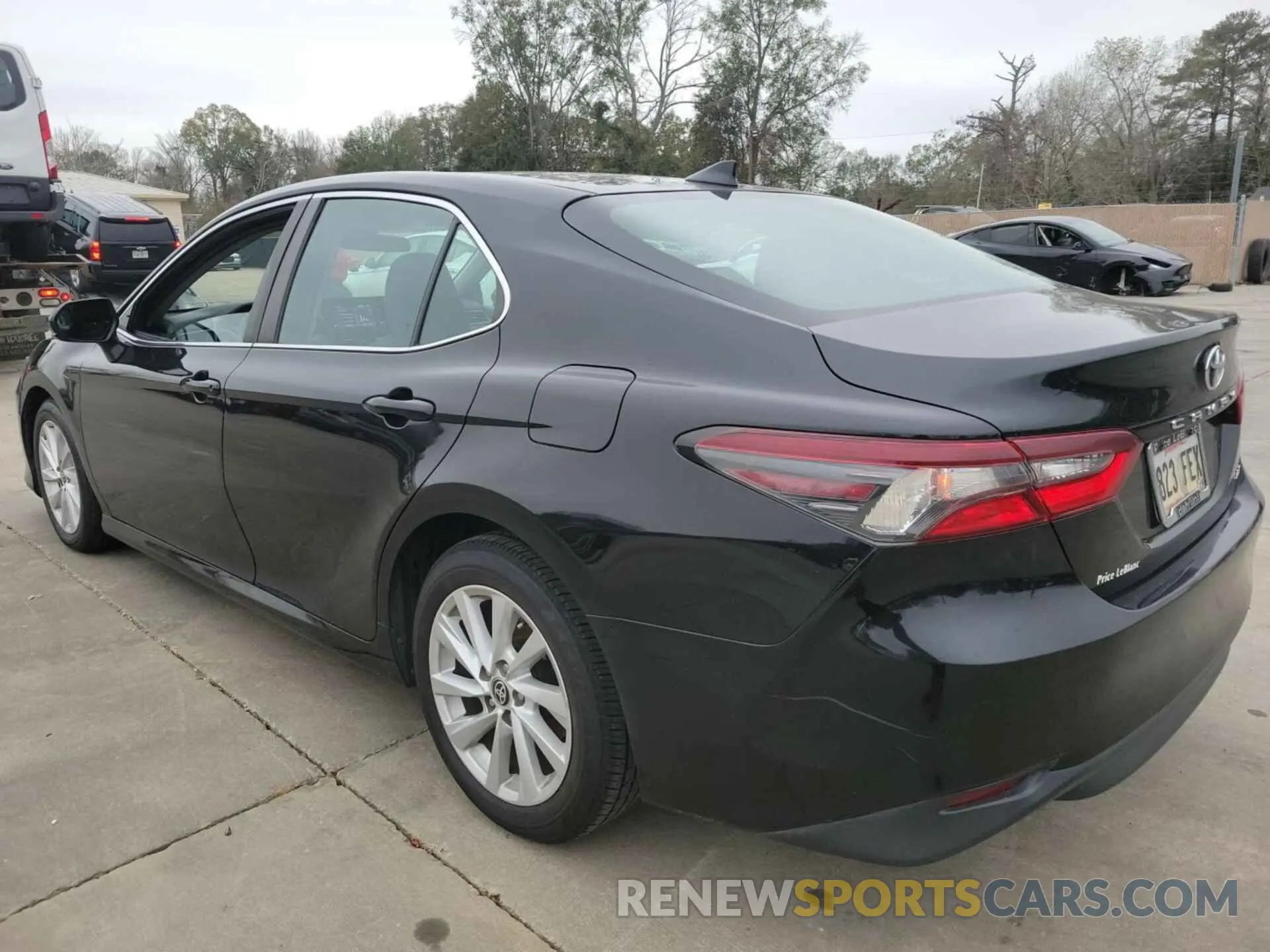 11 Photograph of a damaged car 4T1C11AK0NU018395 TOYOTA CAMRY 2022