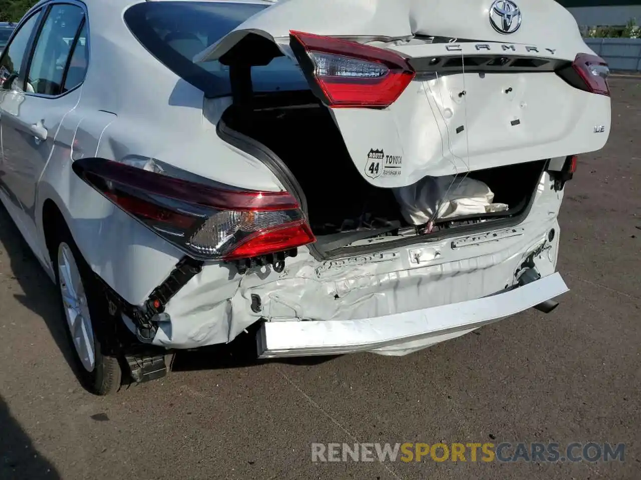 9 Photograph of a damaged car 4T1C11AK0NU034774 TOYOTA CAMRY 2022