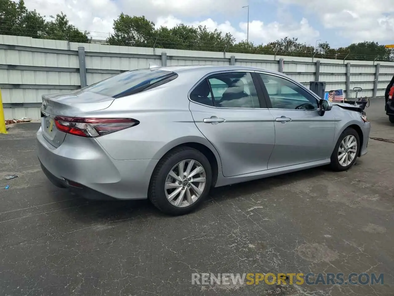 3 Photograph of a damaged car 4T1C11AK0NU038100 TOYOTA CAMRY 2022