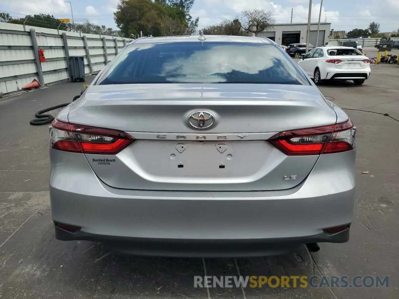 6 Photograph of a damaged car 4T1C11AK0NU038100 TOYOTA CAMRY 2022