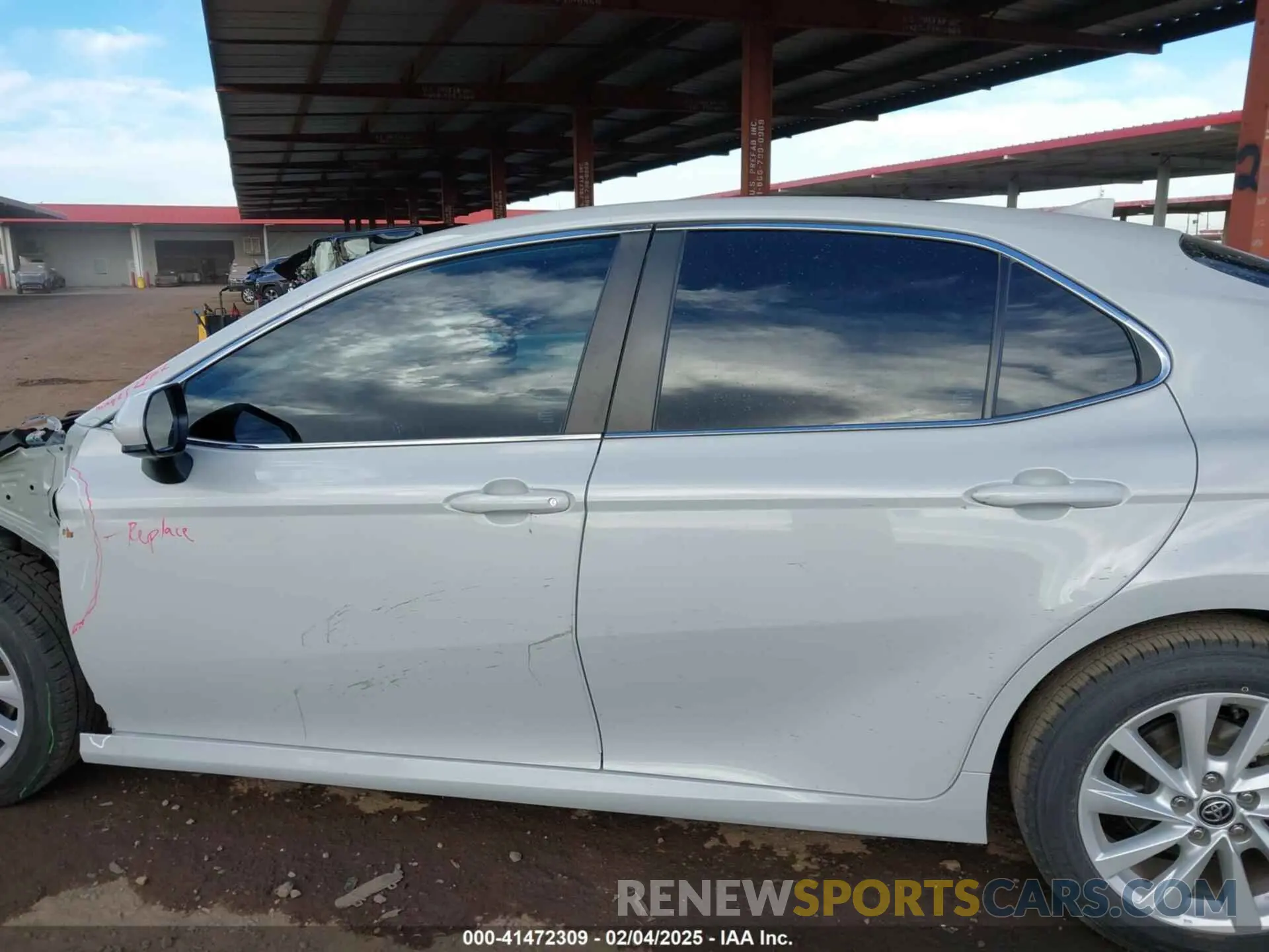 15 Photograph of a damaged car 4T1C11AK0NU068424 TOYOTA CAMRY 2022