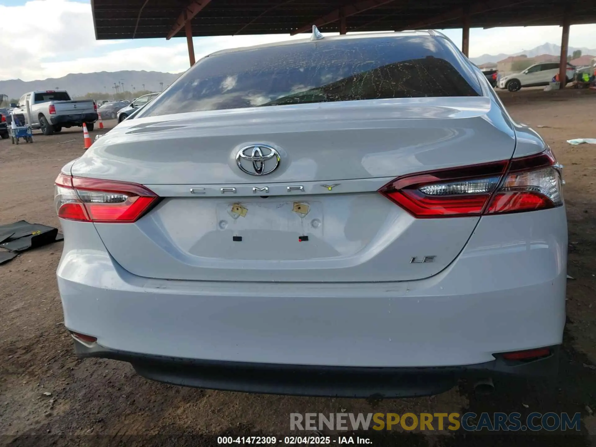 17 Photograph of a damaged car 4T1C11AK0NU068424 TOYOTA CAMRY 2022
