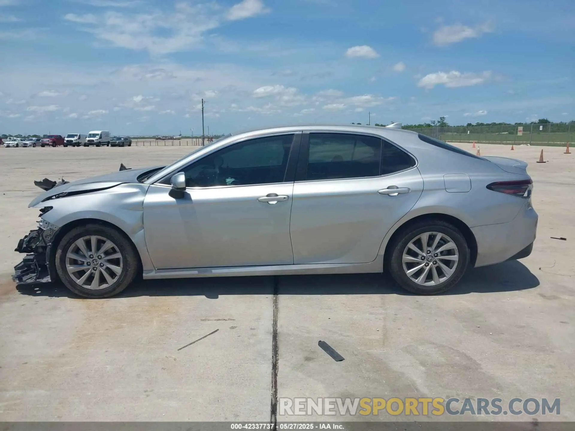 13 Photograph of a damaged car 4T1C11AK0NU627812 TOYOTA CAMRY 2022