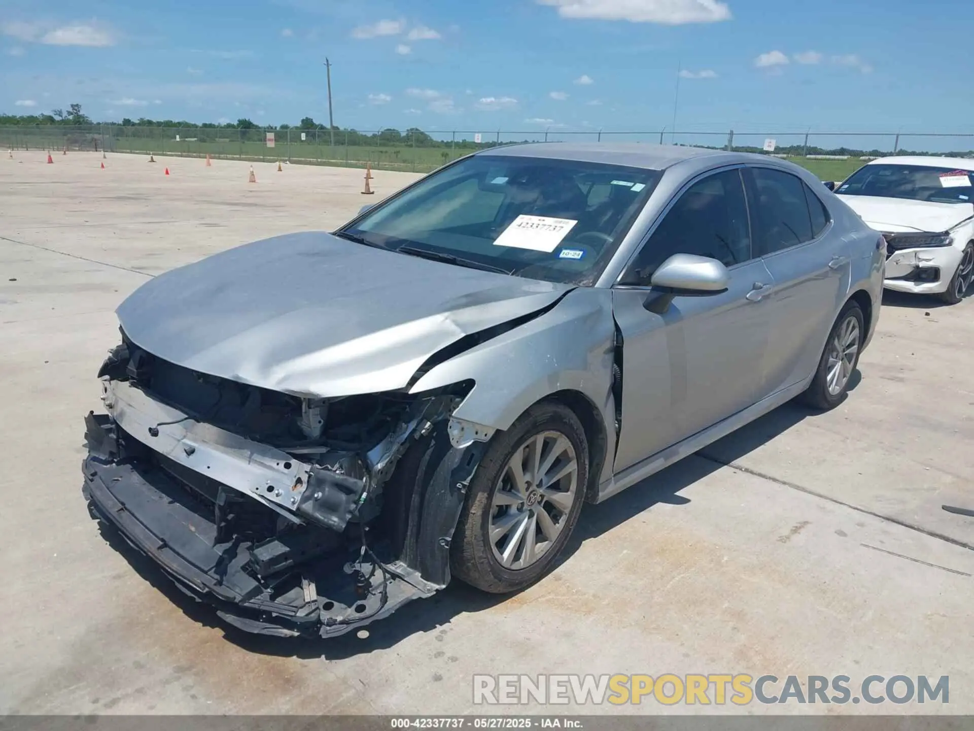 2 Photograph of a damaged car 4T1C11AK0NU627812 TOYOTA CAMRY 2022