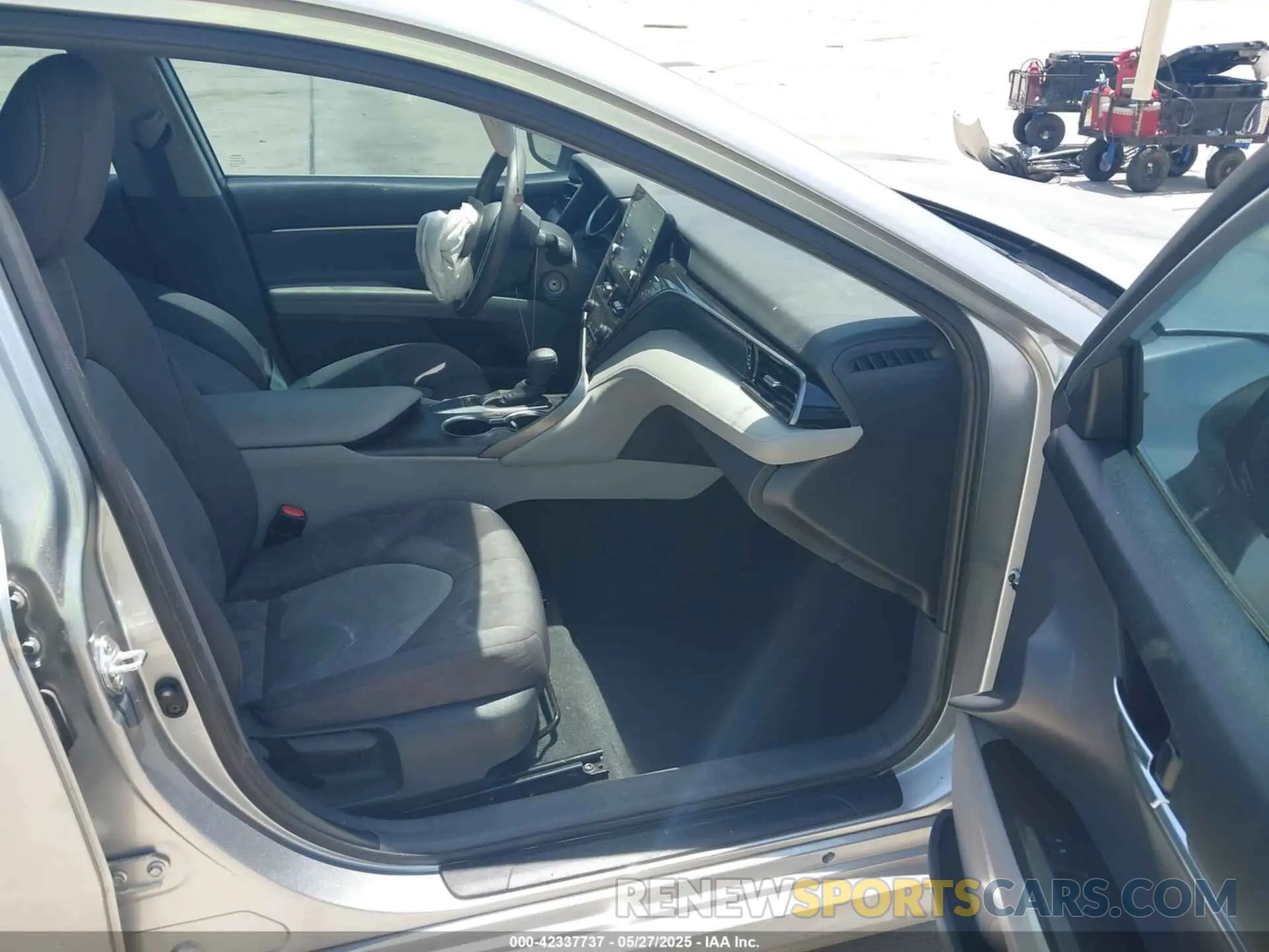 5 Photograph of a damaged car 4T1C11AK0NU627812 TOYOTA CAMRY 2022