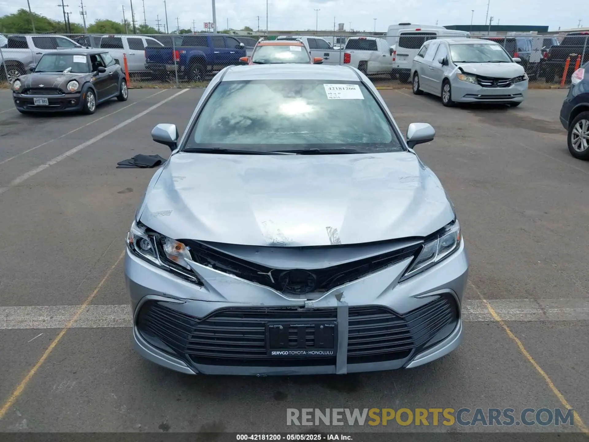 12 Photograph of a damaged car 4T1C11AK0NU640401 TOYOTA CAMRY 2022