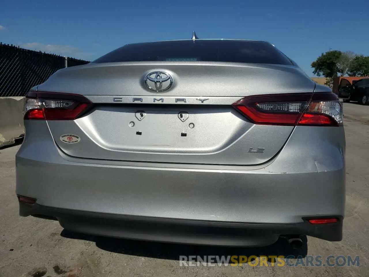 6 Photograph of a damaged car 4T1C11AK0NU641421 TOYOTA CAMRY 2022