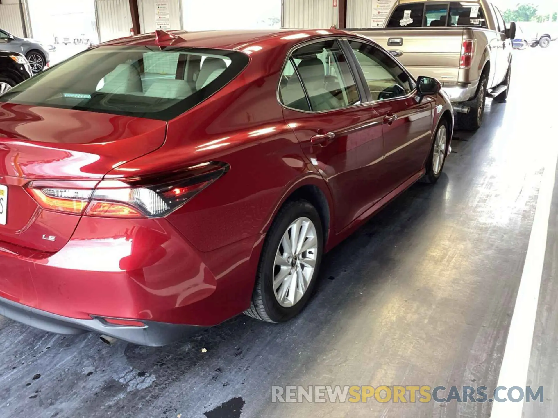 21 Photograph of a damaged car 4T1C11AK0NU646683 TOYOTA CAMRY 2022