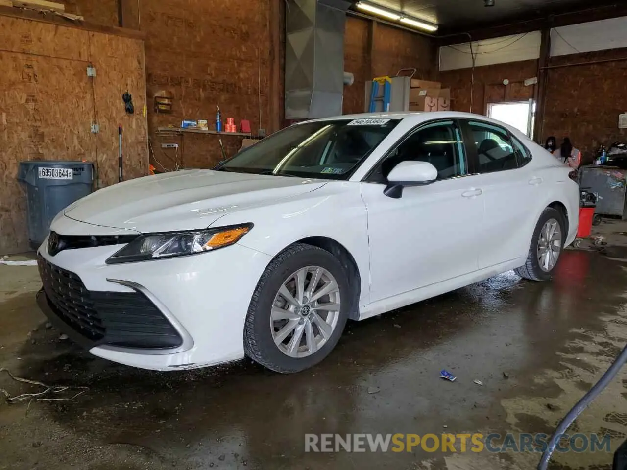 1 Photograph of a damaged car 4T1C11AK0NU658168 TOYOTA CAMRY 2022
