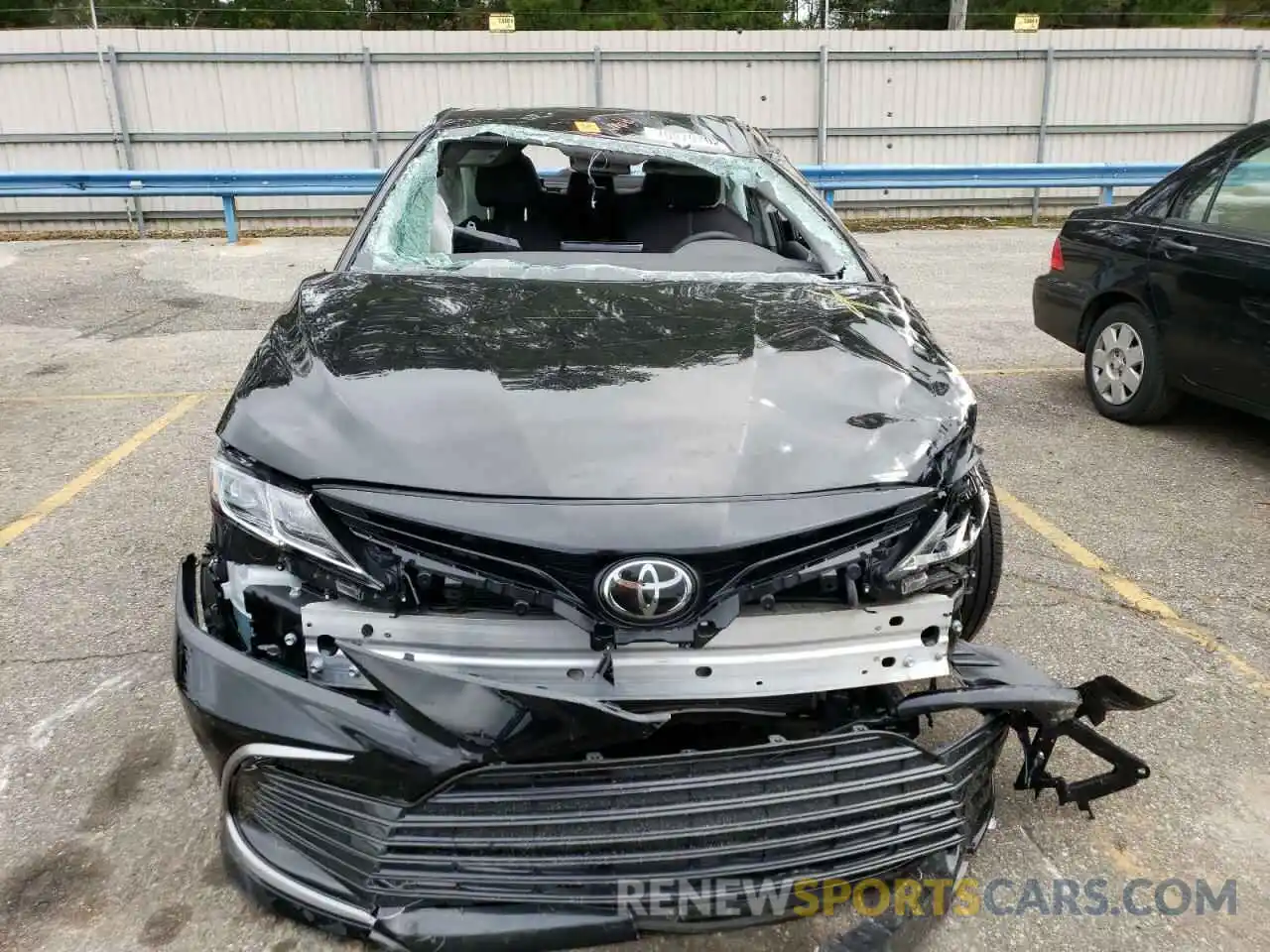 5 Photograph of a damaged car 4T1C11AK0NU662642 TOYOTA CAMRY 2022