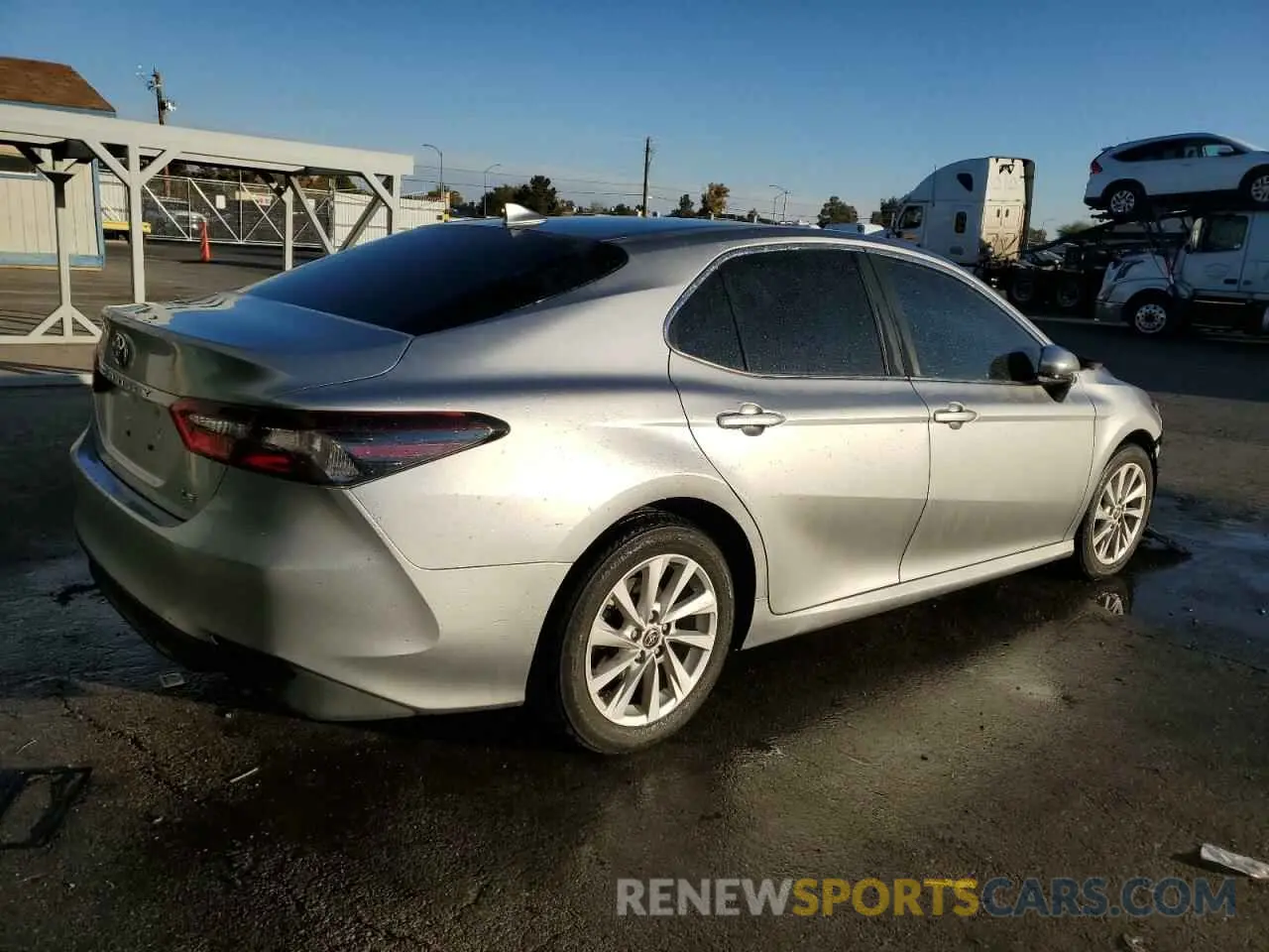 3 Photograph of a damaged car 4T1C11AK0NU664424 TOYOTA CAMRY 2022