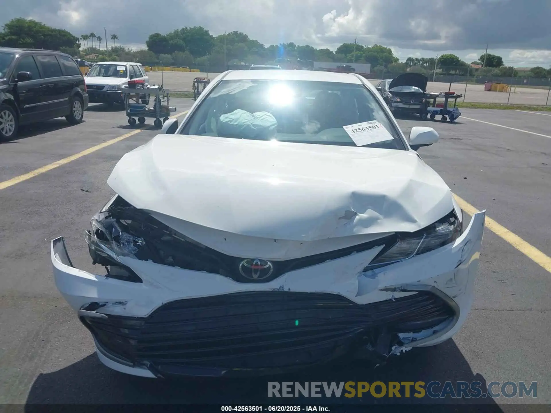 12 Photograph of a damaged car 4T1C11AK0NU668375 TOYOTA CAMRY 2022