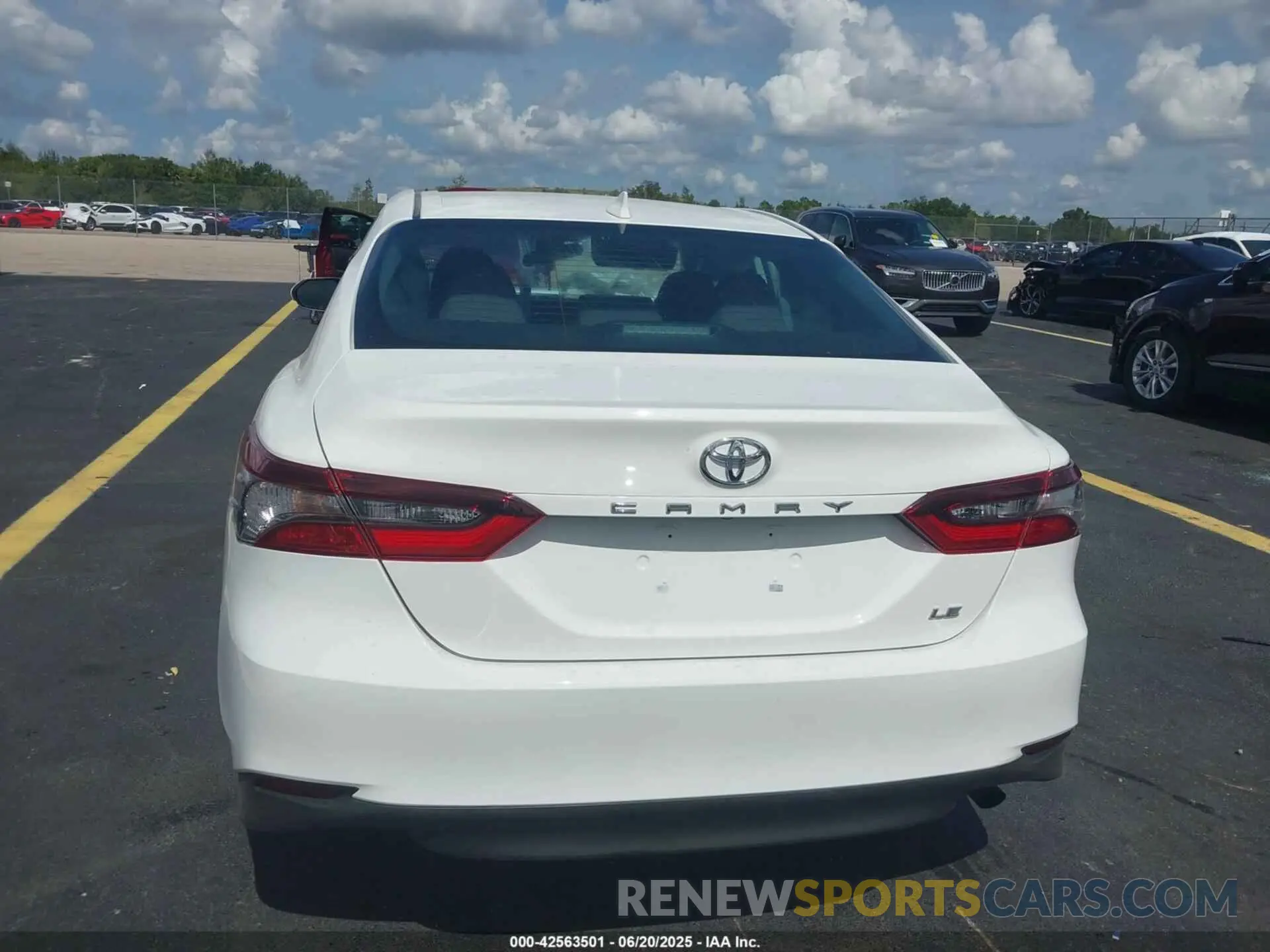16 Photograph of a damaged car 4T1C11AK0NU668375 TOYOTA CAMRY 2022