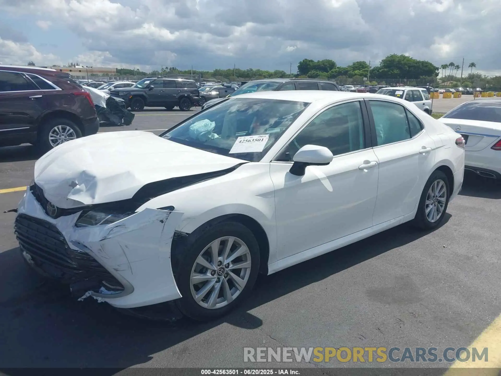 2 Photograph of a damaged car 4T1C11AK0NU668375 TOYOTA CAMRY 2022