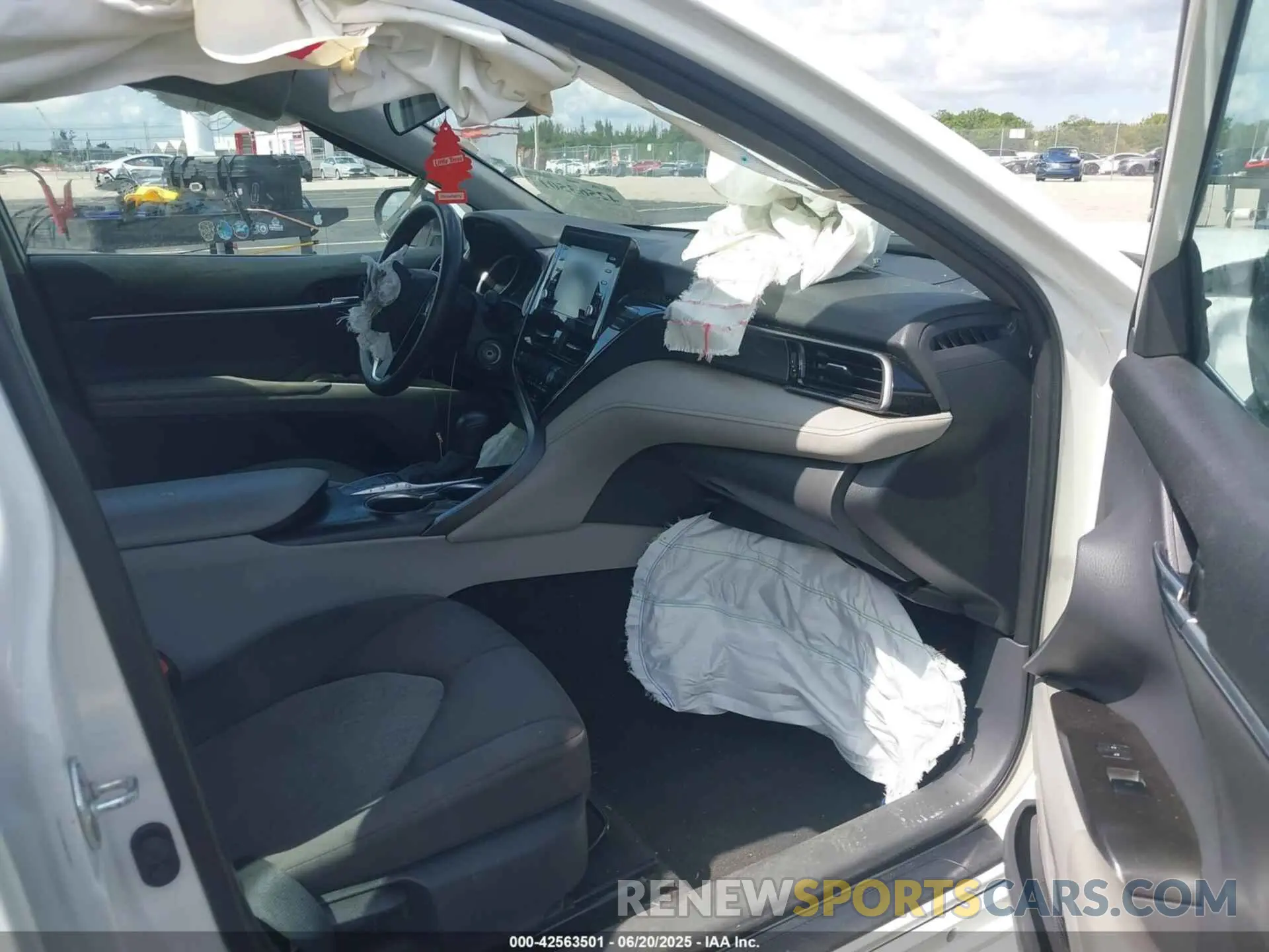 5 Photograph of a damaged car 4T1C11AK0NU668375 TOYOTA CAMRY 2022
