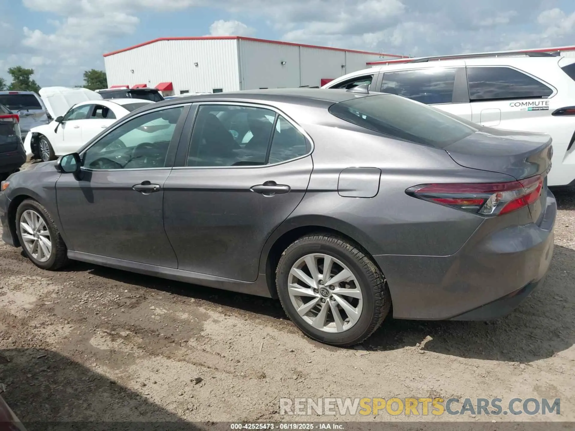 14 Photograph of a damaged car 4T1C11AK0NU711192 TOYOTA CAMRY 2022